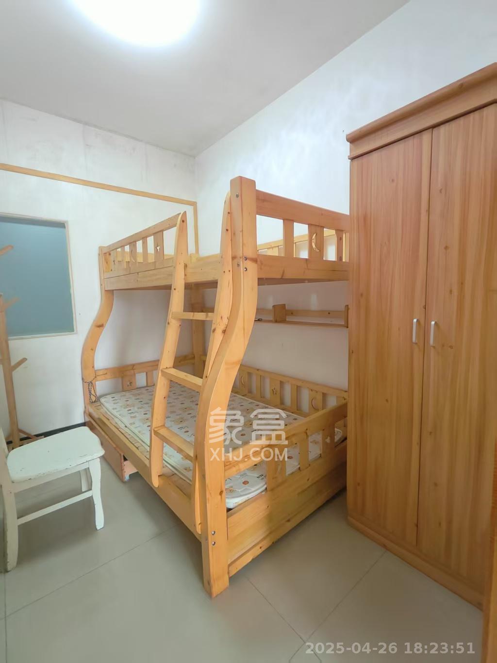 麓谷加州阳光  3室2厅1卫   2300.00元/月室内图