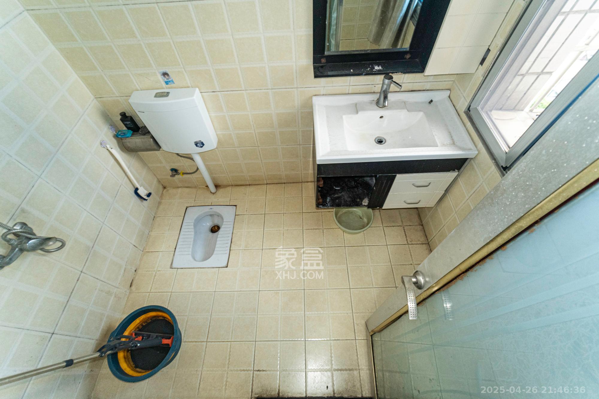 星邻东苑(工商局宿舍) 3室2厅2卫 60.0万 星邻东苑(工商局宿舍) 3室2厅2卫 60.0万卫生间