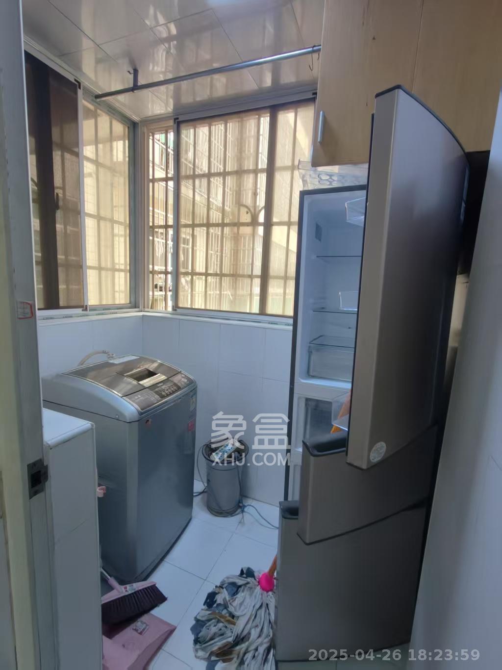 麓谷加州阳光  3室2厅1卫   2300.00元/月室内图