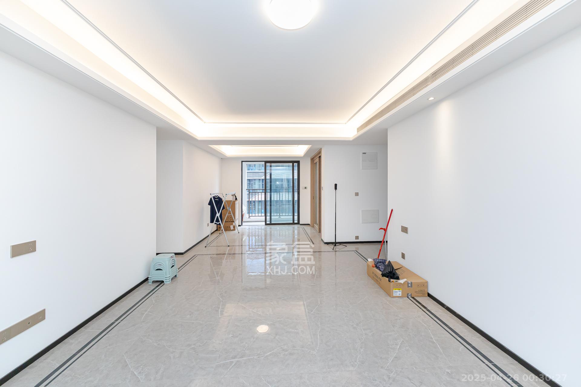 时代建发和著  4室2厅2卫   206.00万客厅