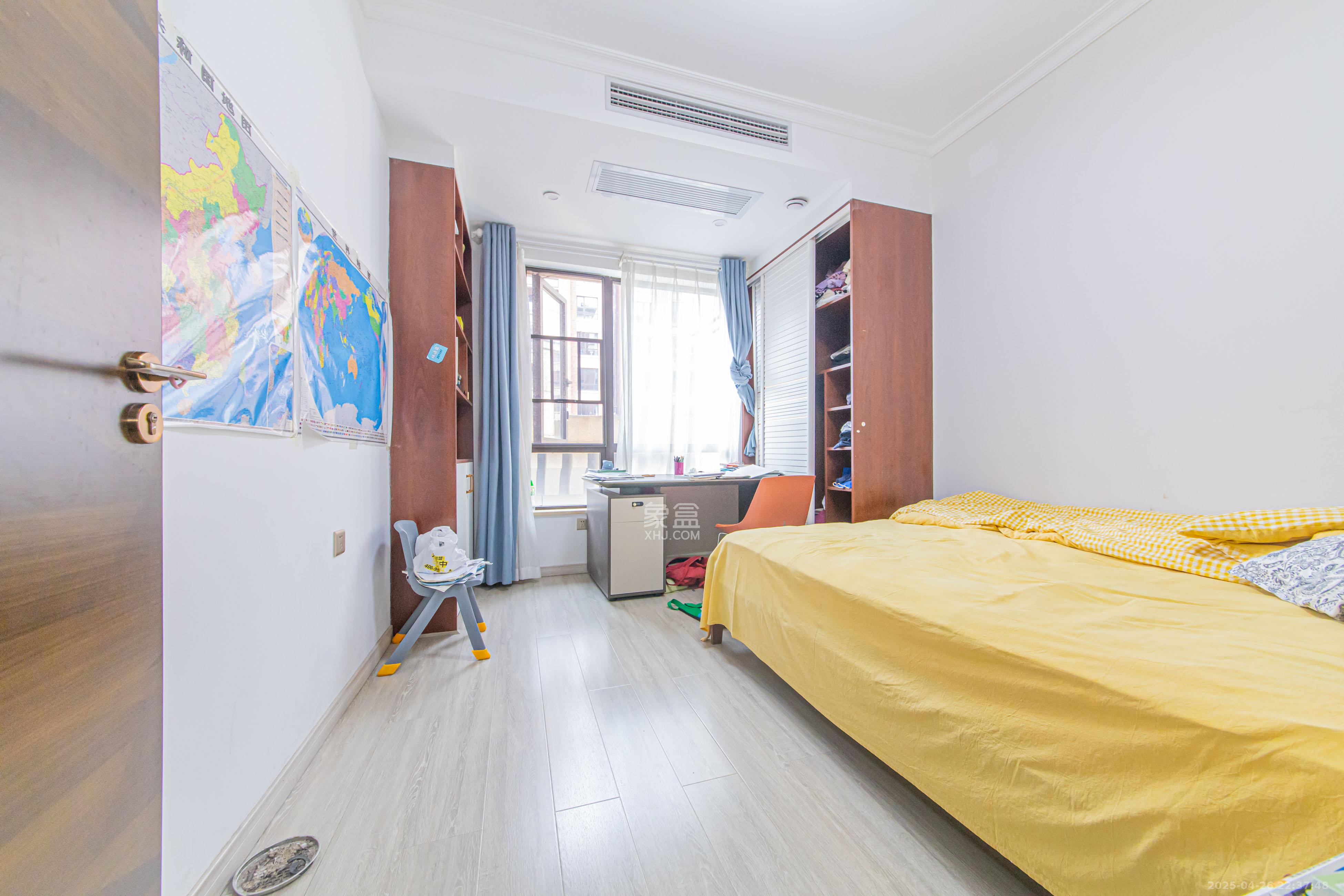 鑫远紫樾香山一期  3室2厅2卫    356.0万 鑫远紫樾香山一期  3室2厅2卫    356.0万卧室