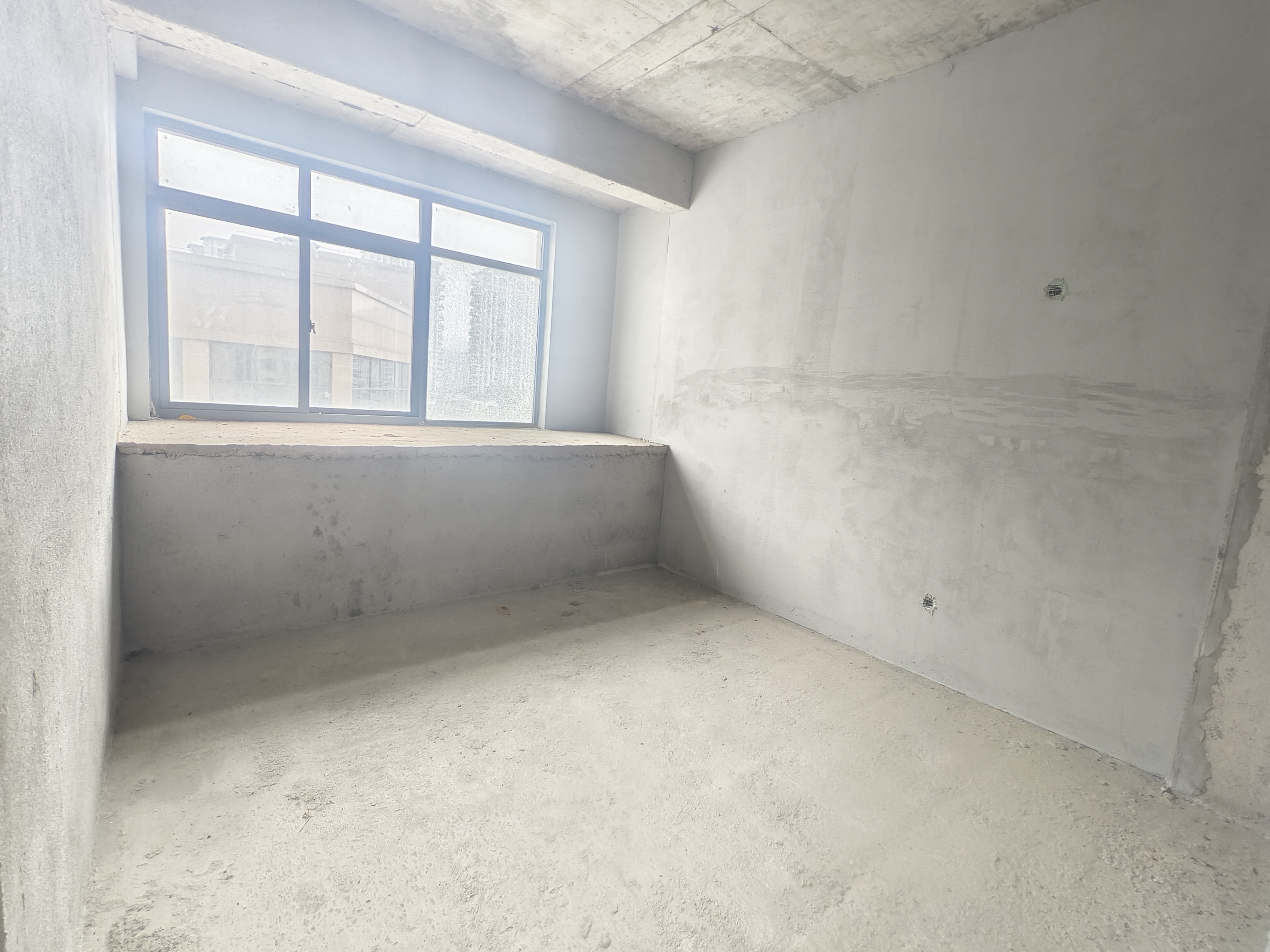 丽景天下二期 4室2厅2卫 71.0万 丽景天下二期 4室2厅2卫 71.0万客厅