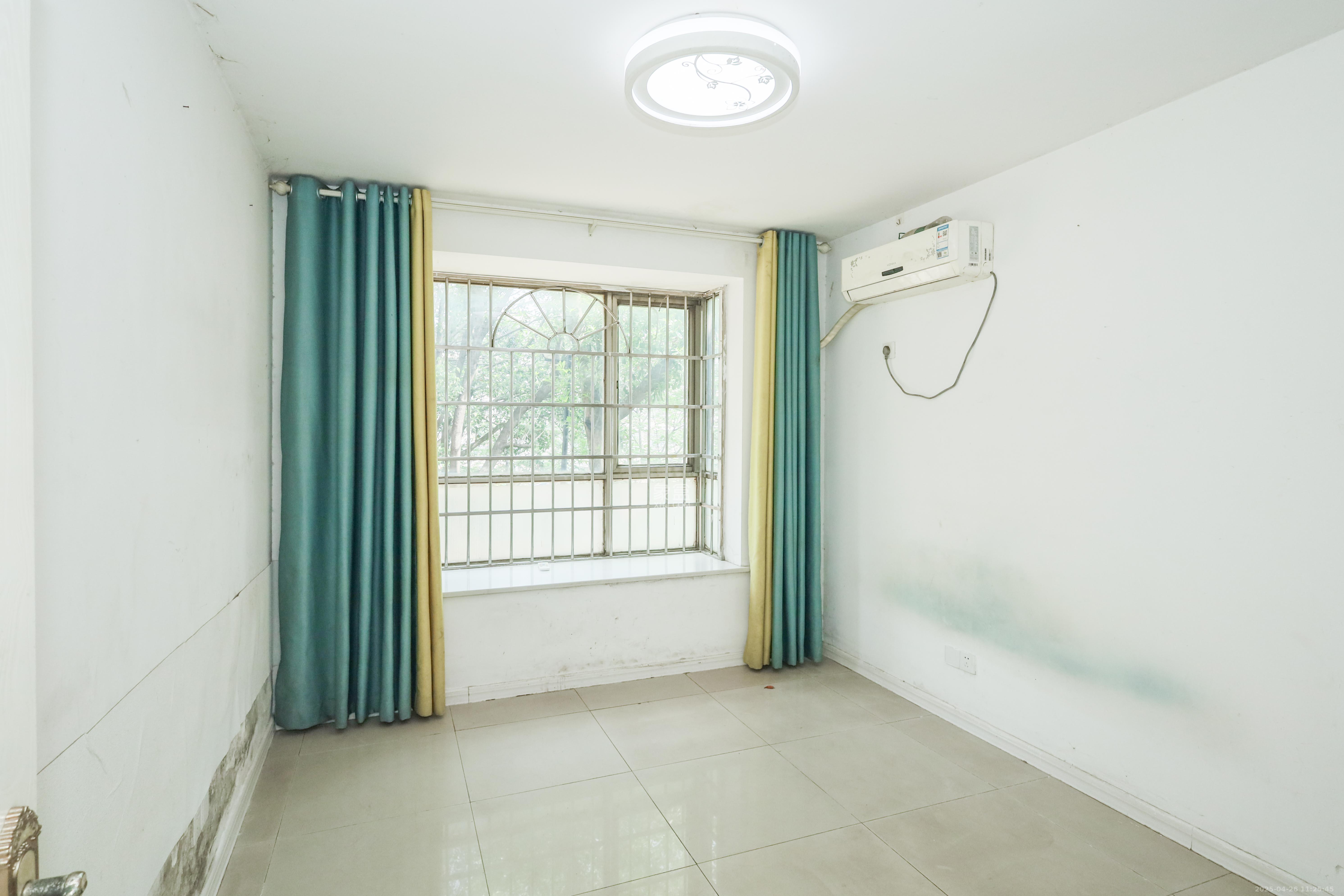 涉外花园  3室2厅2卫    85.0万卧室