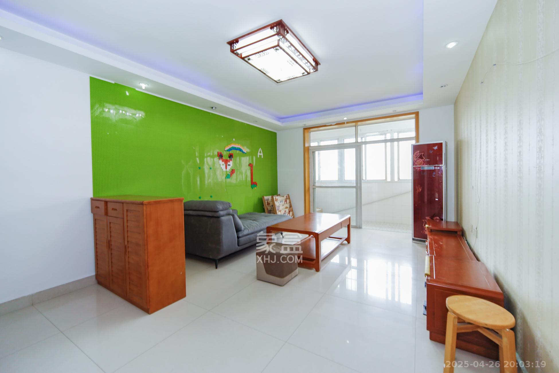 德馨园 5室2厅3卫 55.0万 德馨园 5室2厅3卫 55.0万客厅