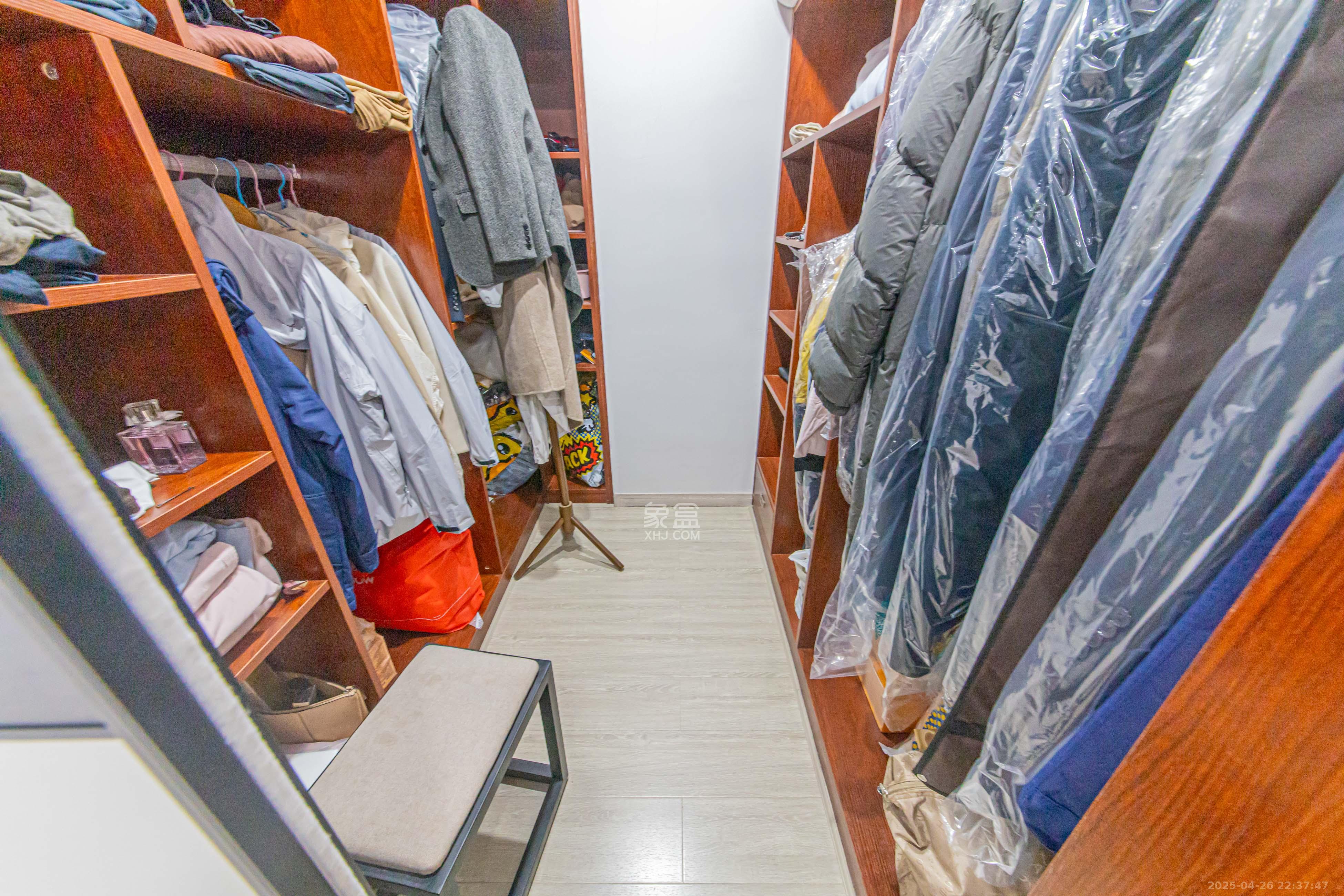 鑫远紫樾香山一期  3室2厅2卫    356.0万 鑫远紫樾香山一期  3室2厅2卫    356.0万其他