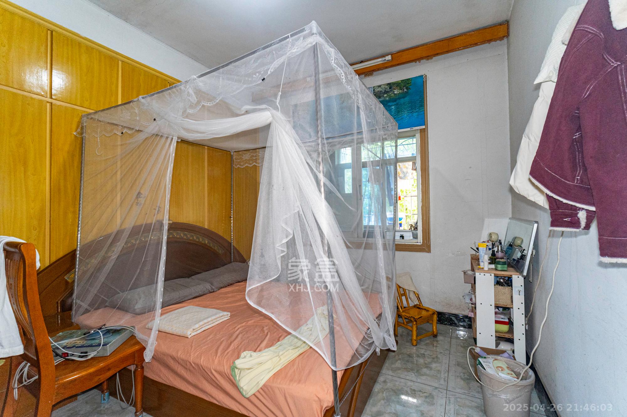 星邻东苑(工商局宿舍) 3室2厅1卫 68.00万 星邻东苑(工商局宿舍) 3室2厅1卫 68.00万卧室