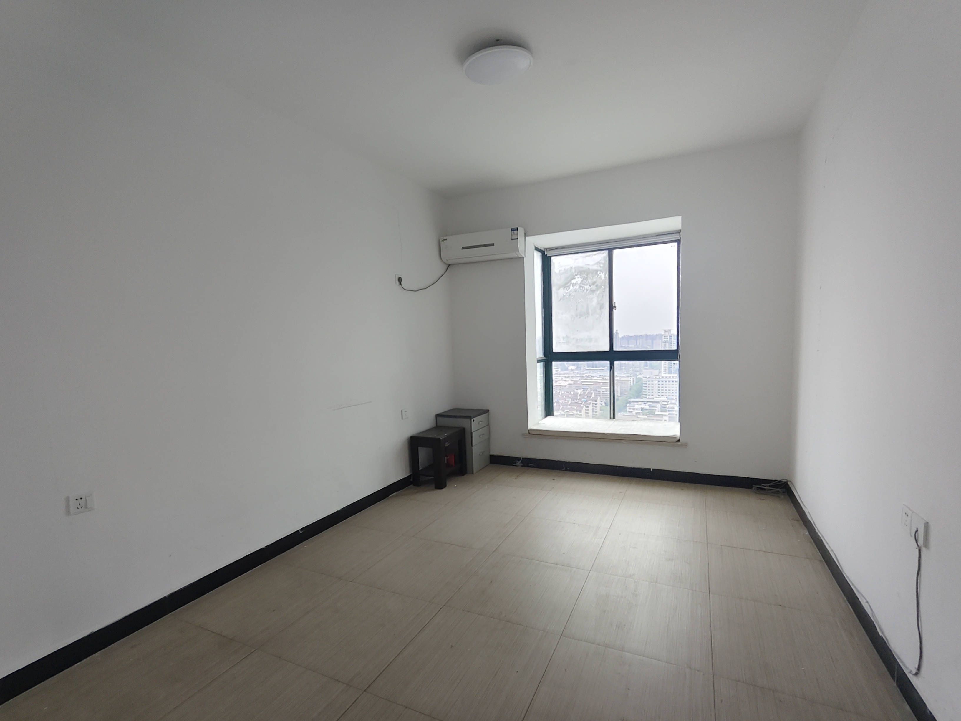 御璟花苑 3室2厅2卫 2000.00元/月 御璟花苑 3室2厅2卫 2000.00元/月室内图