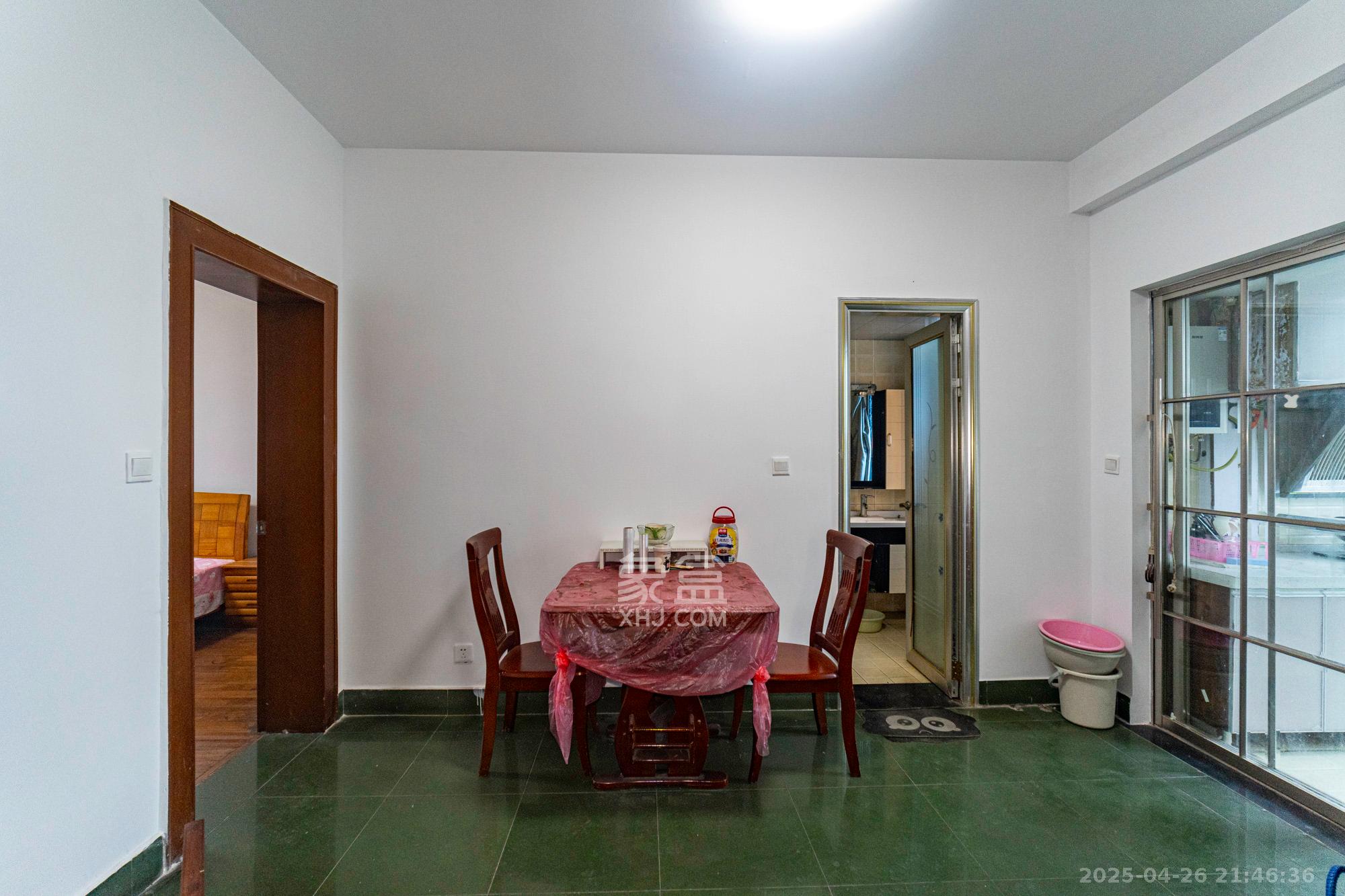 星邻东苑(工商局宿舍) 3室2厅2卫 60.0万 星邻东苑(工商局宿舍) 3室2厅2卫 60.0万客厅