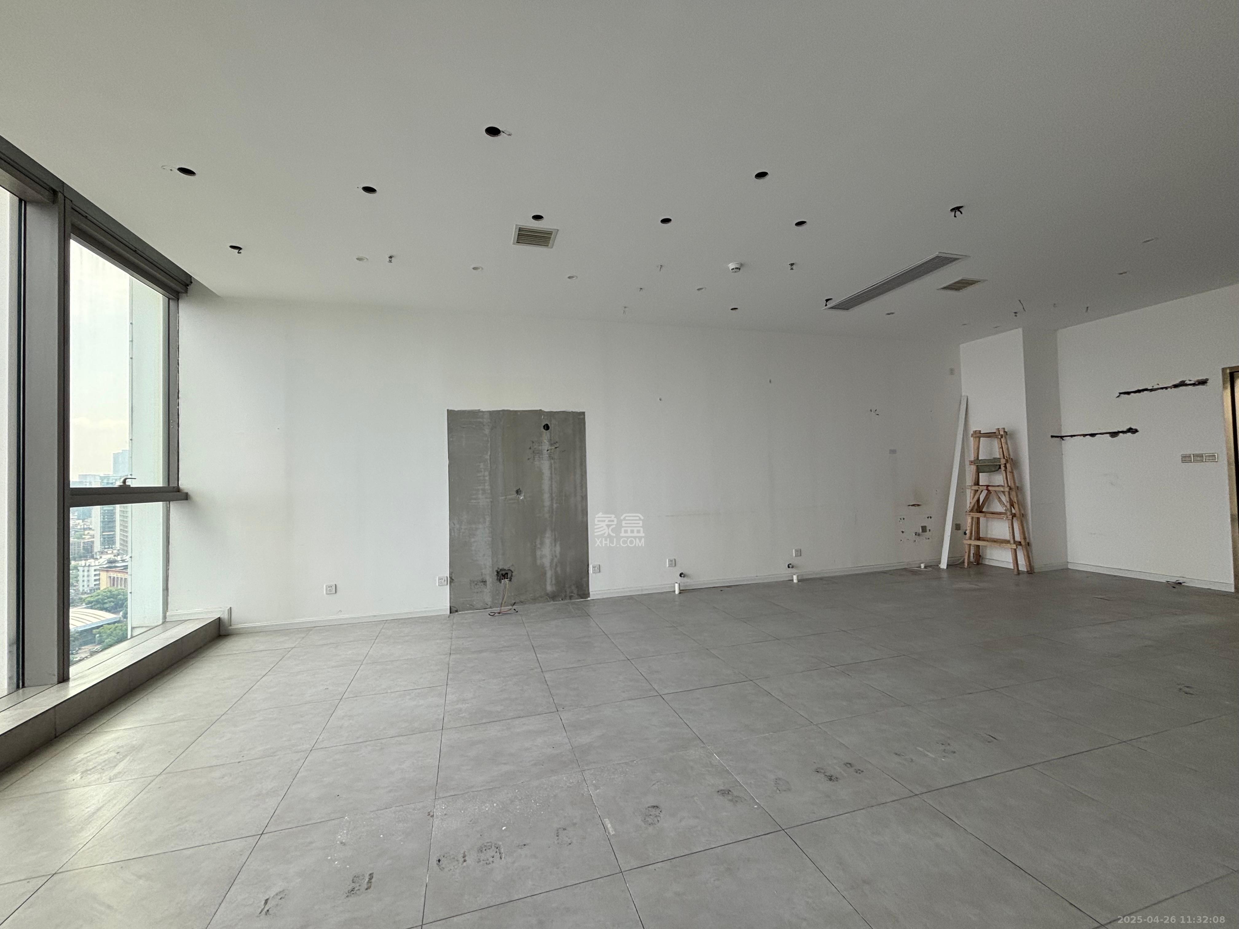 汇景发展环球中心   94.0㎡     4950.00元/月室内图