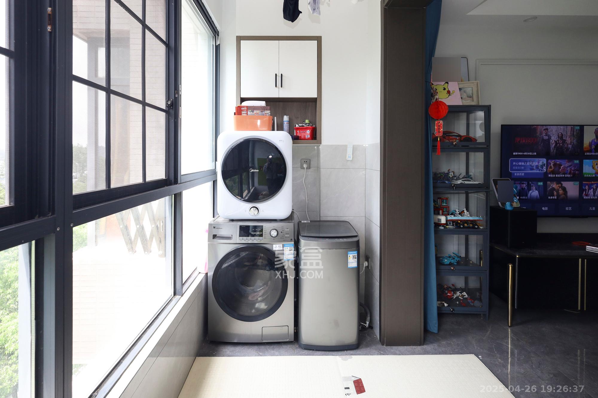 双湾国际（湘江御景花园）  2室2厅1卫    73.0万阳台