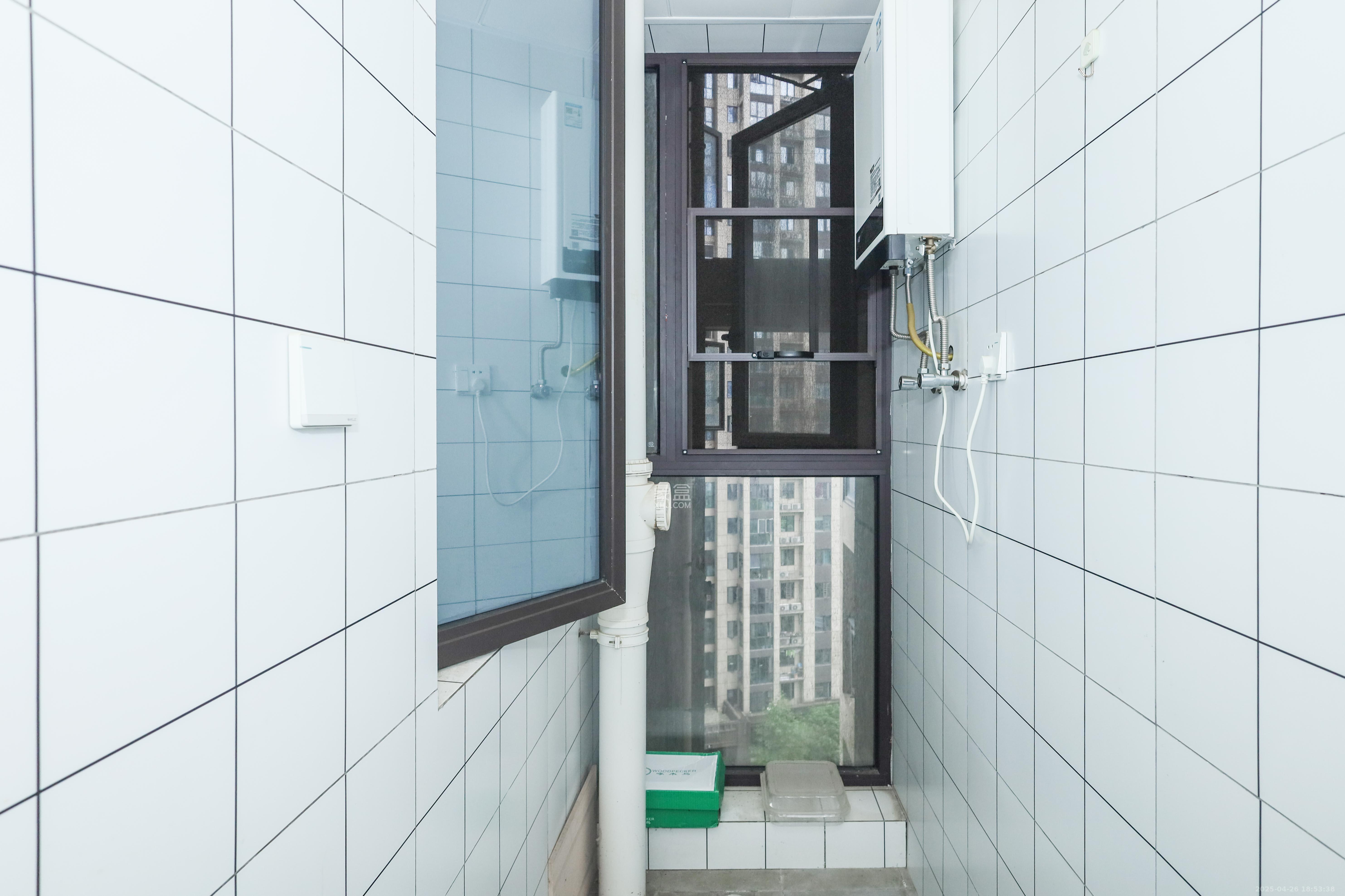 中国铁建梅溪青秀二期  3室2厅2卫   140.00万厨房