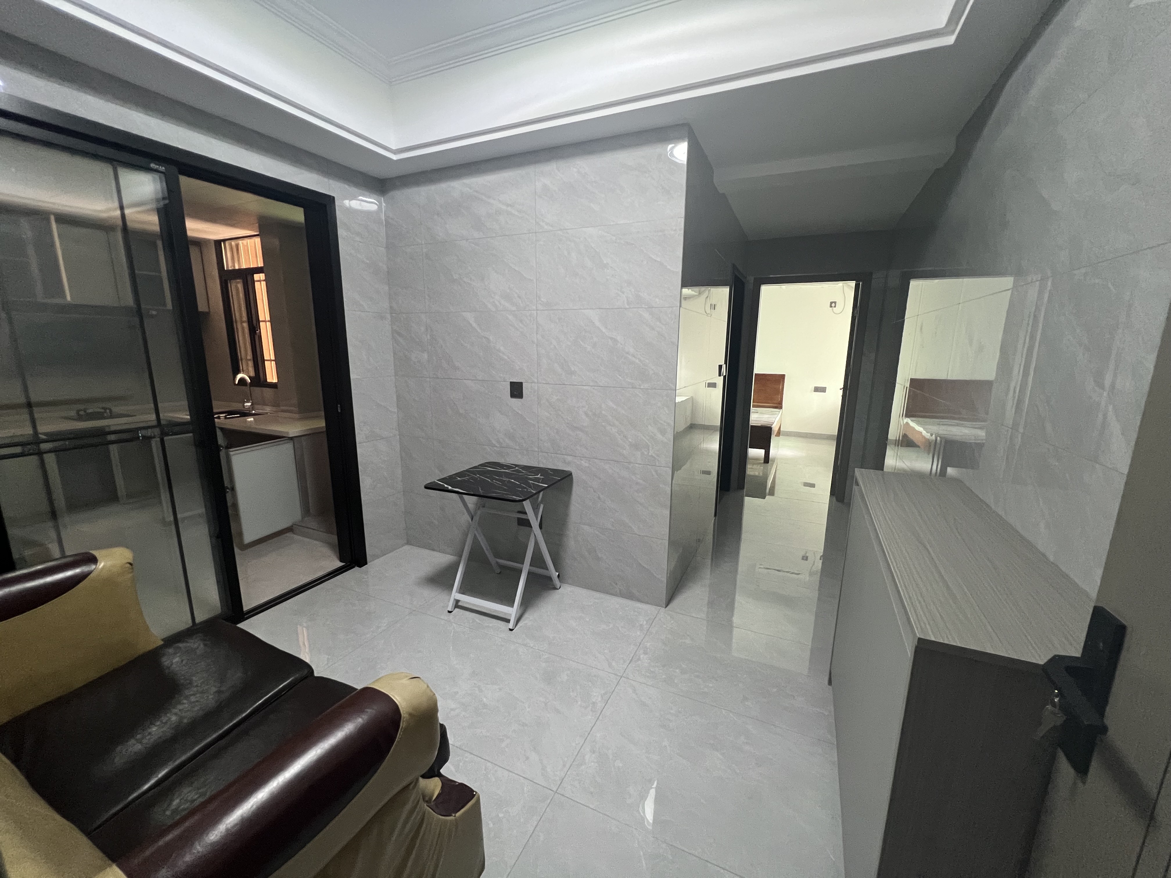 长湖新村 1室1厅1卫 1300.0元/月 长湖新村 1室1厅1卫 1300.0元/月室内图