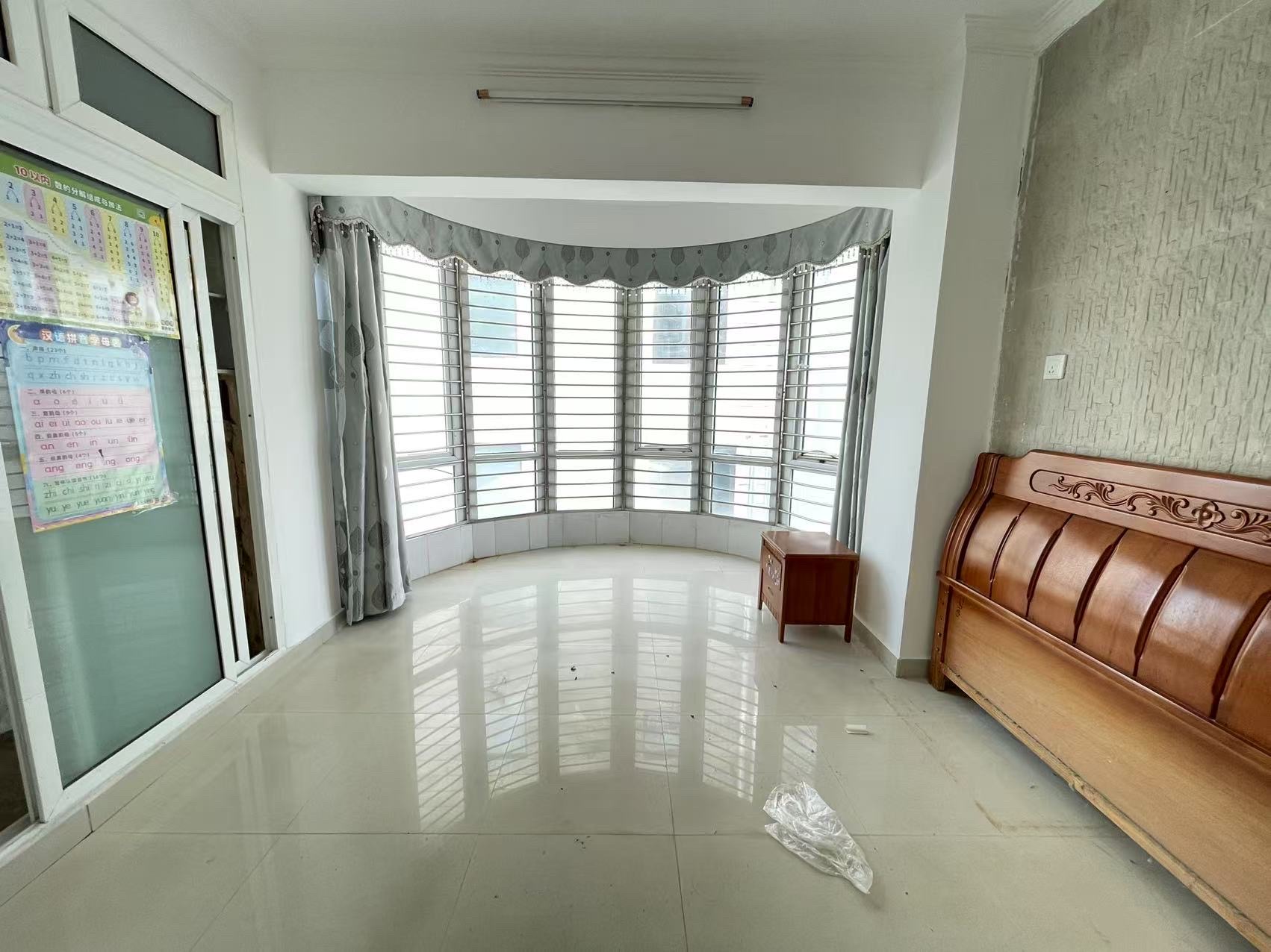 金达小区  3室2厅1卫    73.0万 金达小区  3室2厅1卫    73.0万客厅