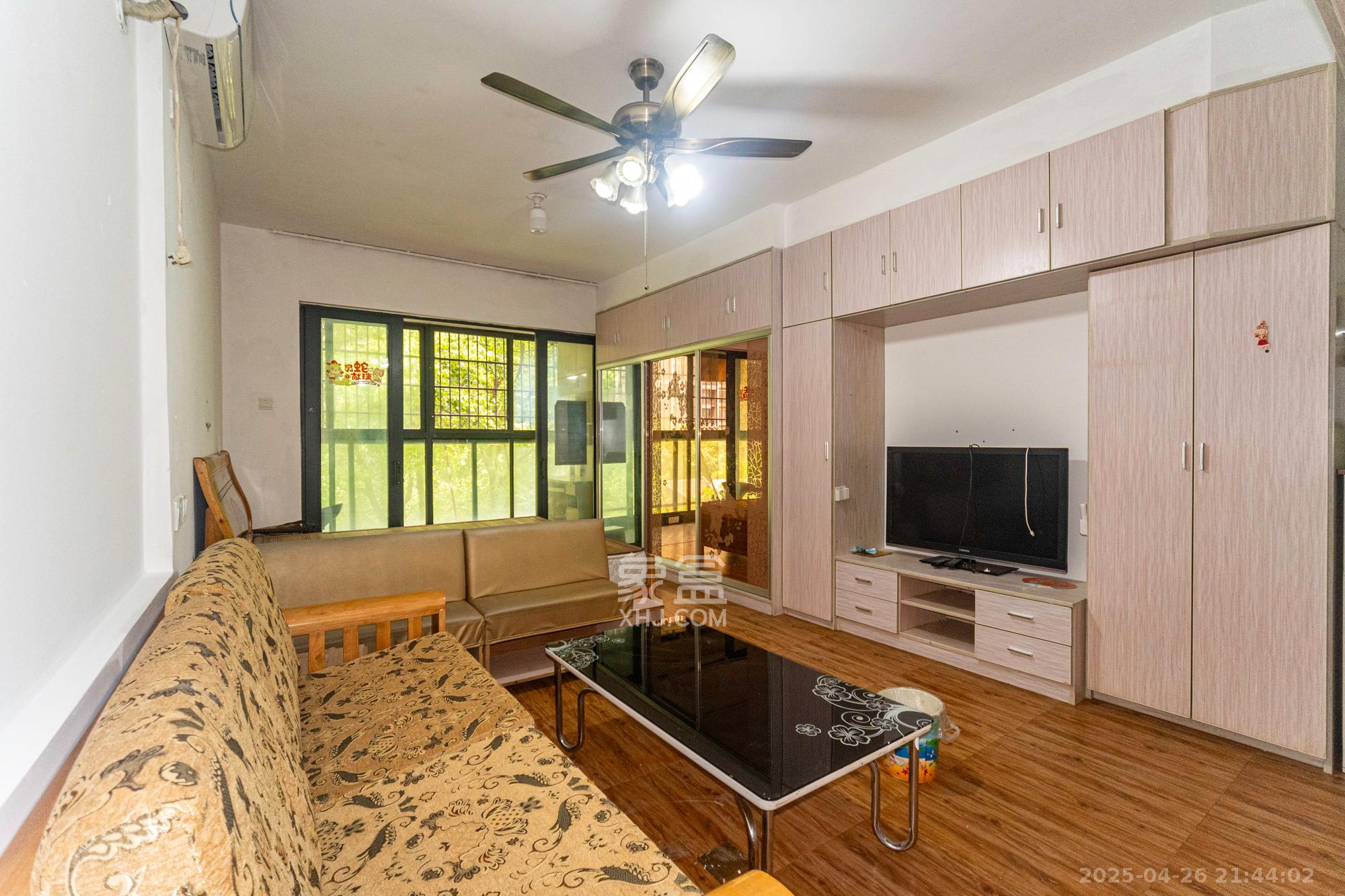 蓝山郡  1室1厅1卫    42.8万 蓝山郡  1室1厅1卫    42.8万客厅