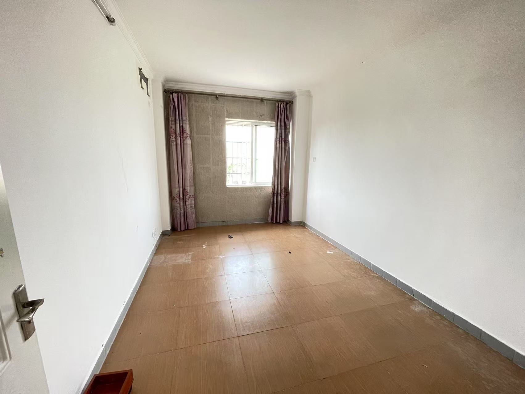 金达小区  3室2厅1卫    73.0万 金达小区  3室2厅1卫    73.0万卧室