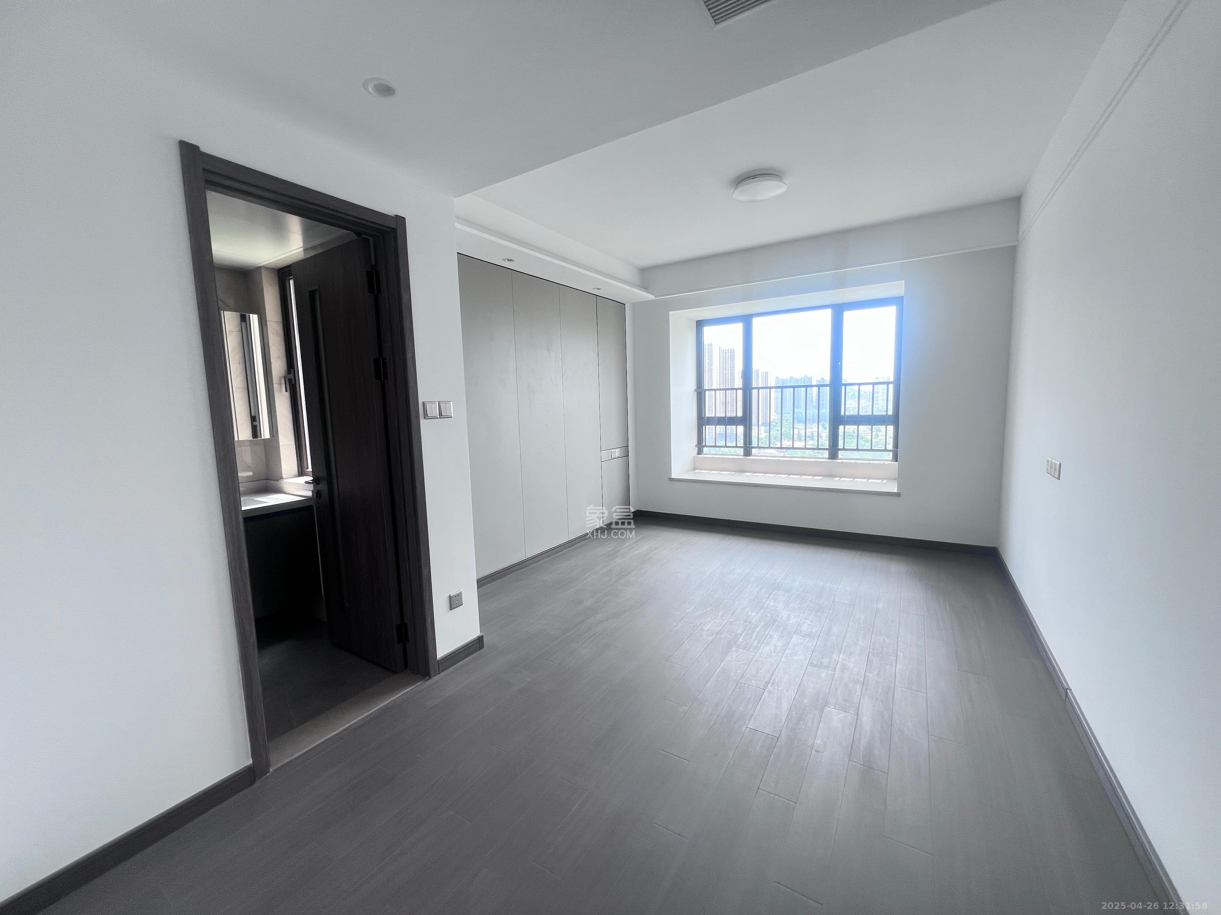 龙湖春江天玺  4室2厅2卫    5500.0元/月 龙湖春江天玺  4室2厅2卫    5500.0元/月室内图