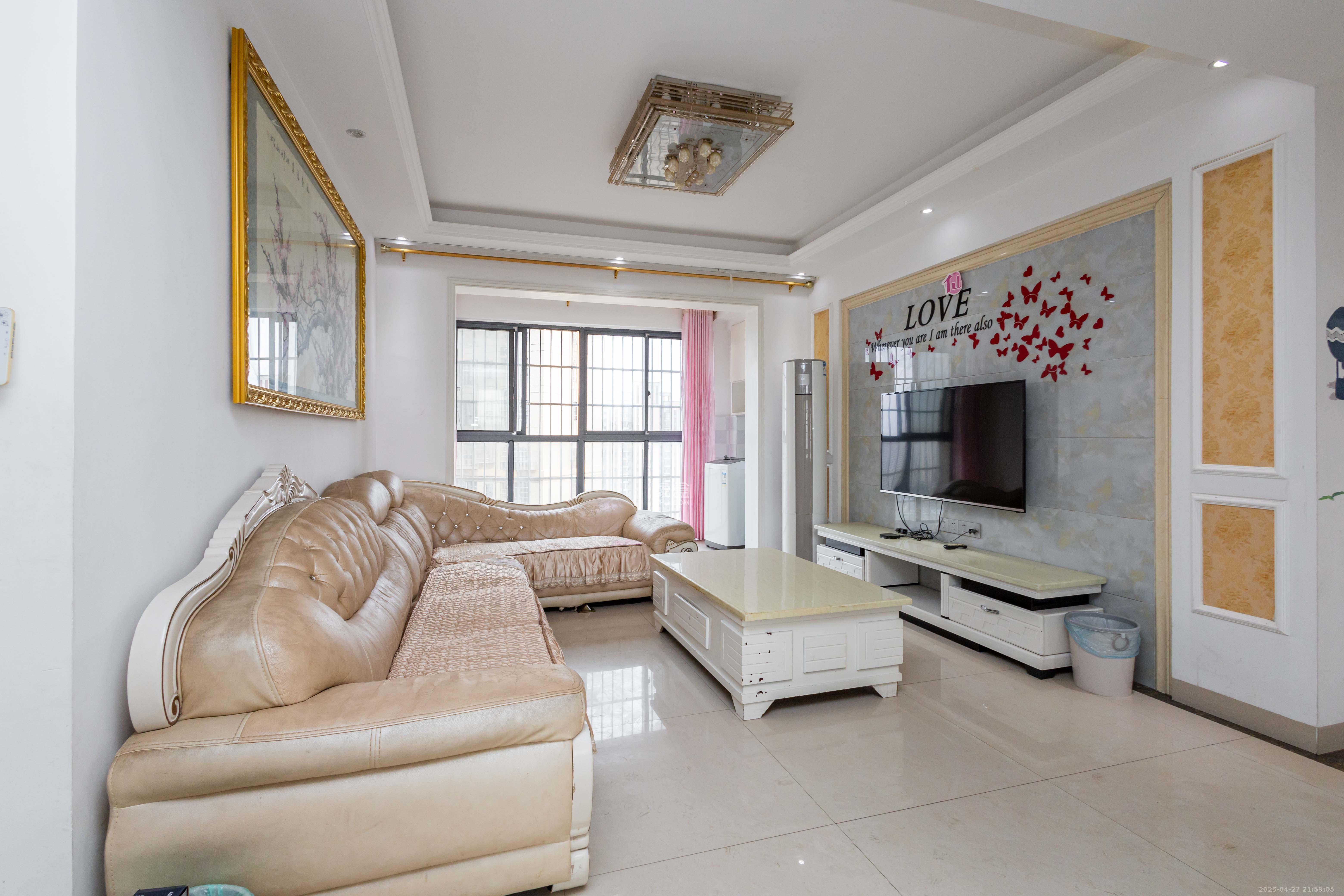 光明城市(星辰青年城)  3室2厅1卫    66.8万 光明城市(星辰青年城)  3室2厅1卫    66.8万客厅