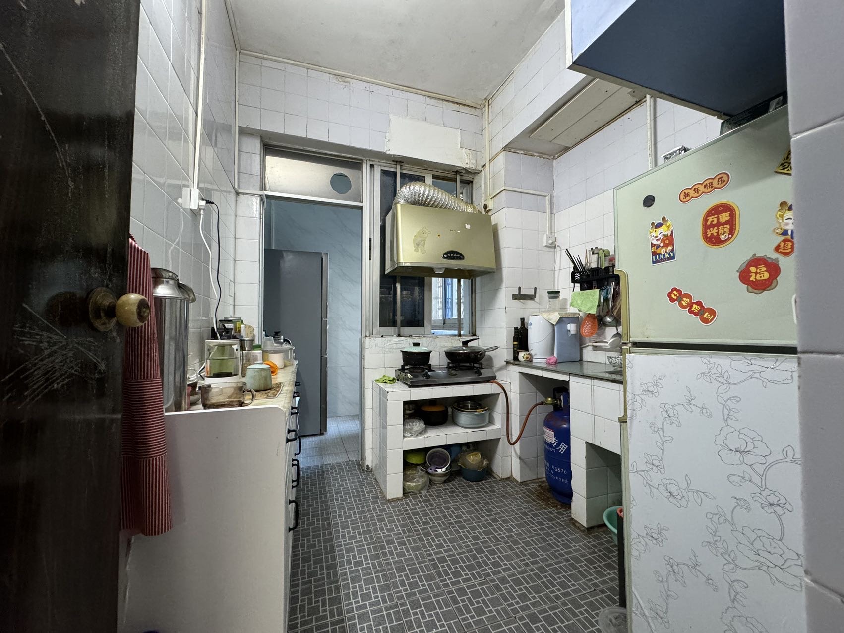 华新商业大厦 3室2厅2卫 98.0万 华新商业大厦 3室2厅2卫 98.0万厨房