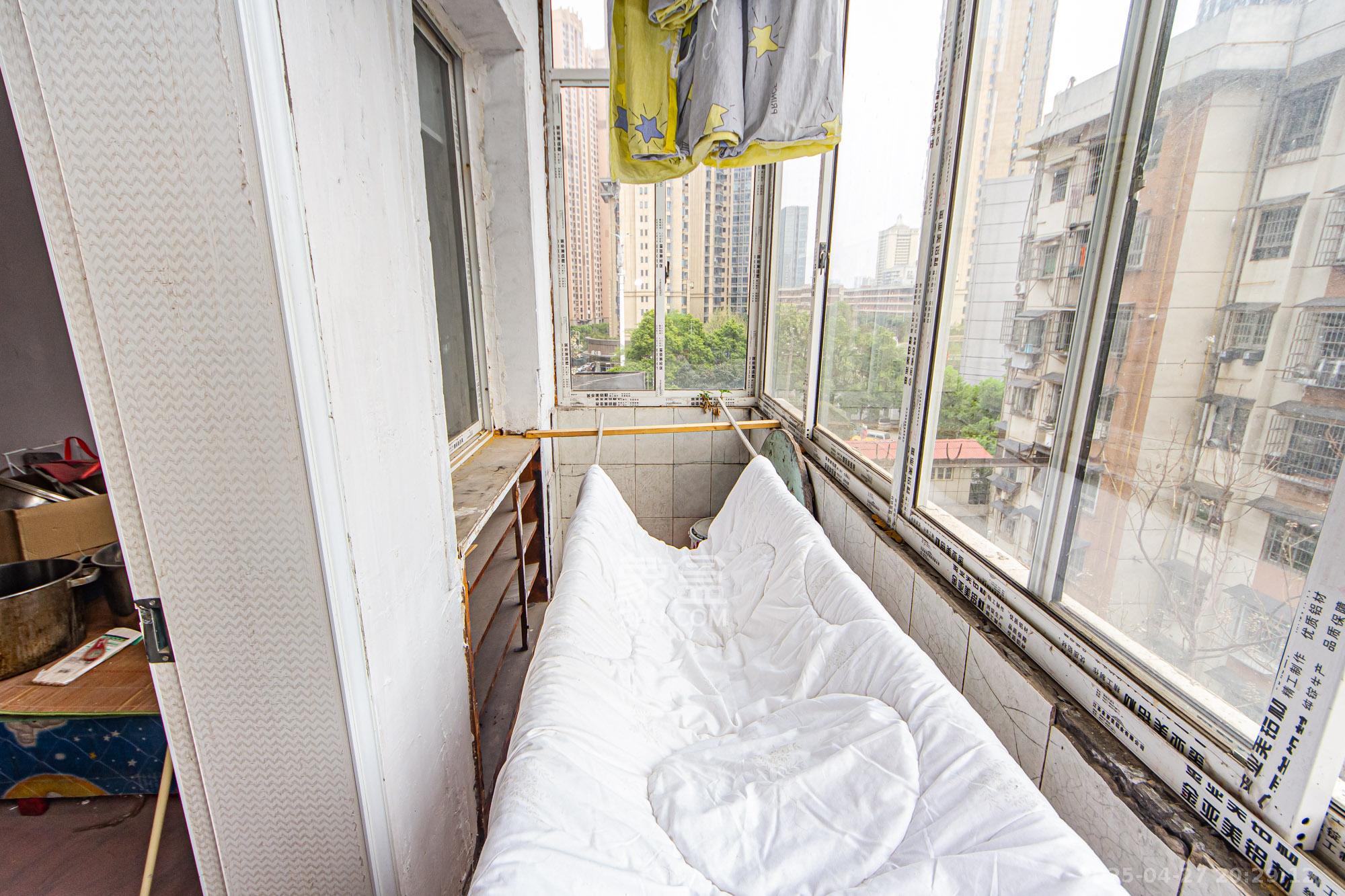 人造板厂宿舍(新河北堤1号) 2室2厅1卫 53.8万 人造板厂宿舍(新河北堤1号) 2室2厅1卫 53.8万阳台