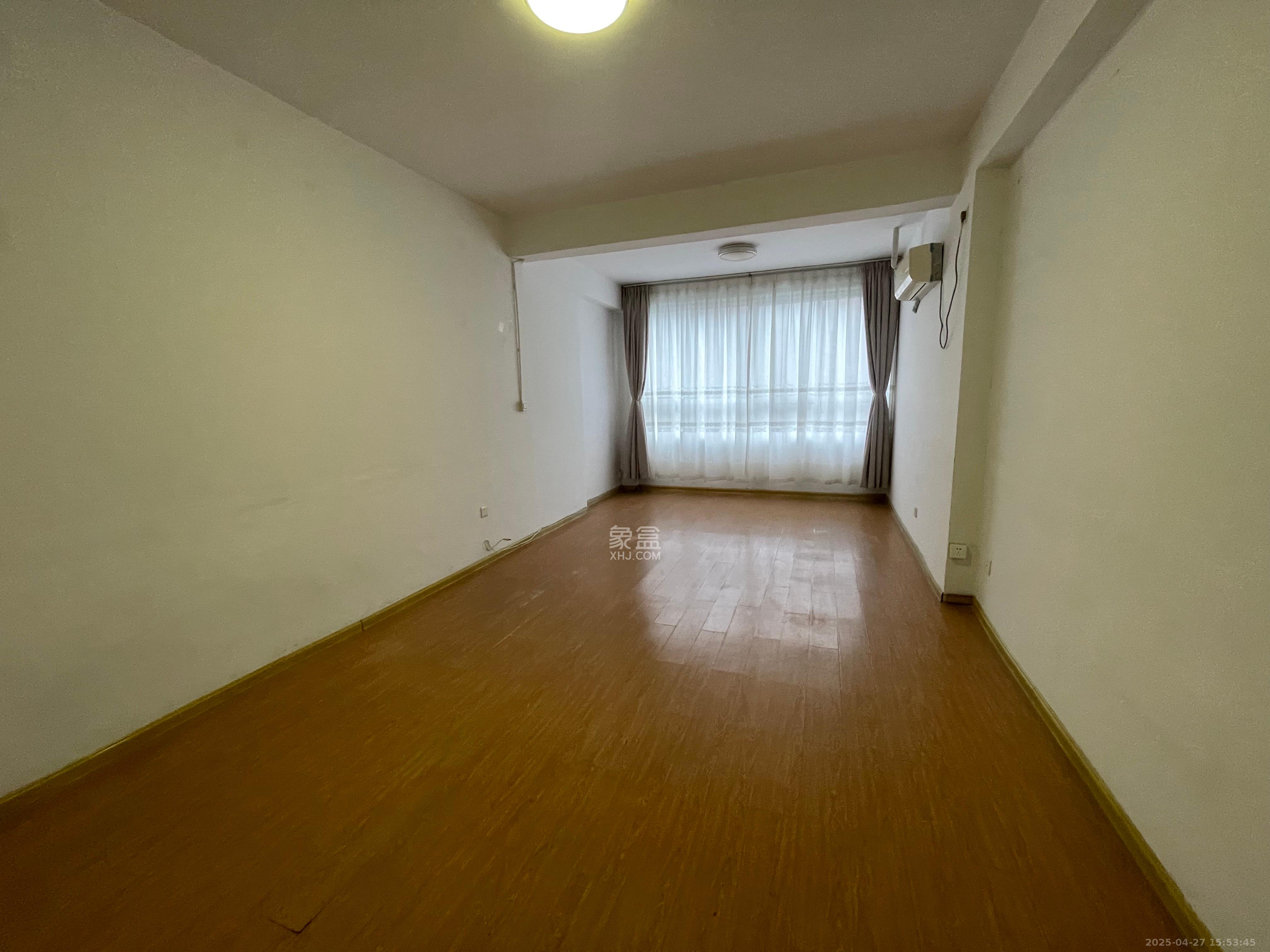 湘林家园(湘林小区电梯房) 4室2厅1卫 4000.0元/月 湘林家园(湘林小区电梯房) 4室2厅1卫 4000.0元/月室内图