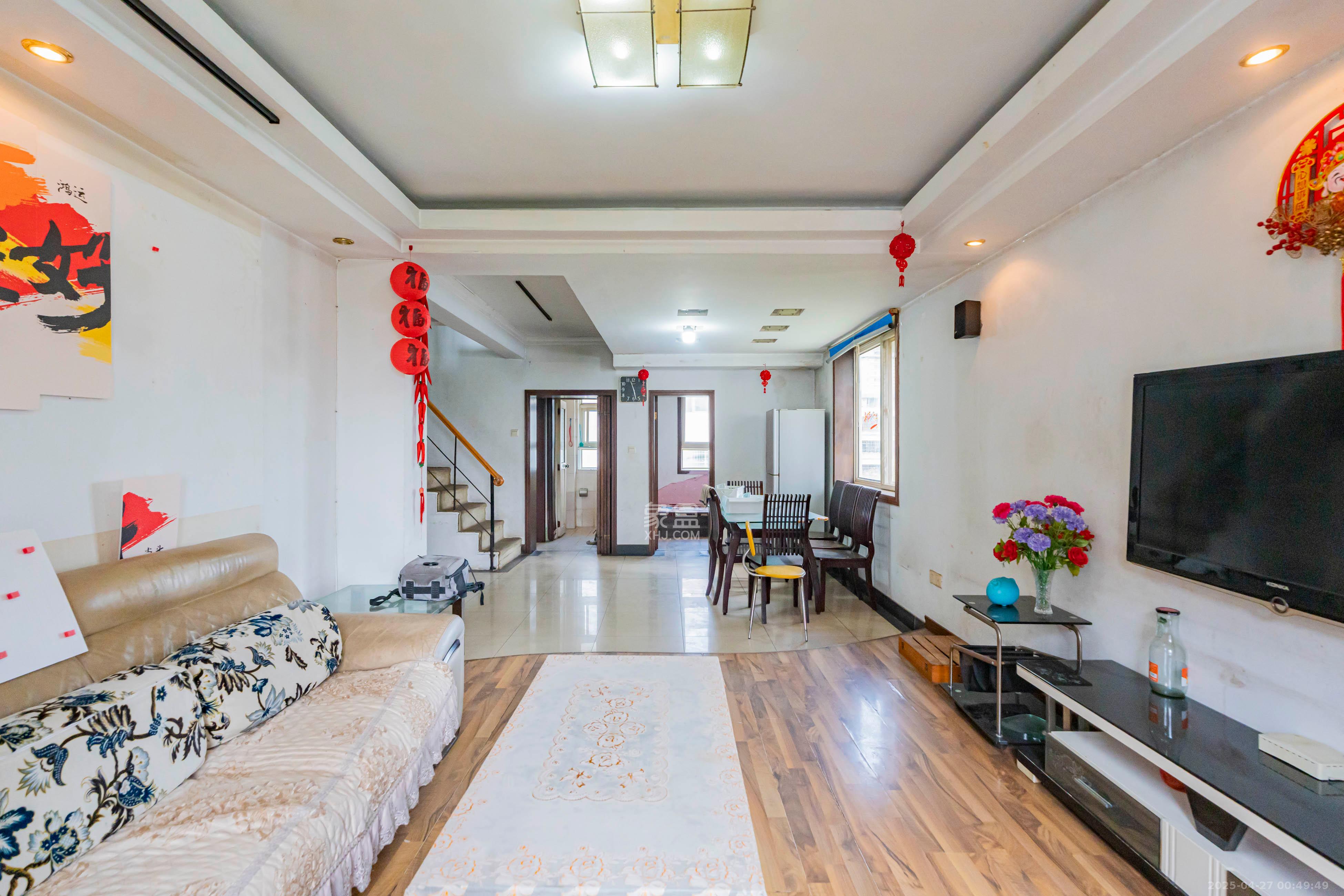 雅雀湖小区  5室2厅2卫    56.0万 雅雀湖小区  5室2厅2卫    56.0万客厅