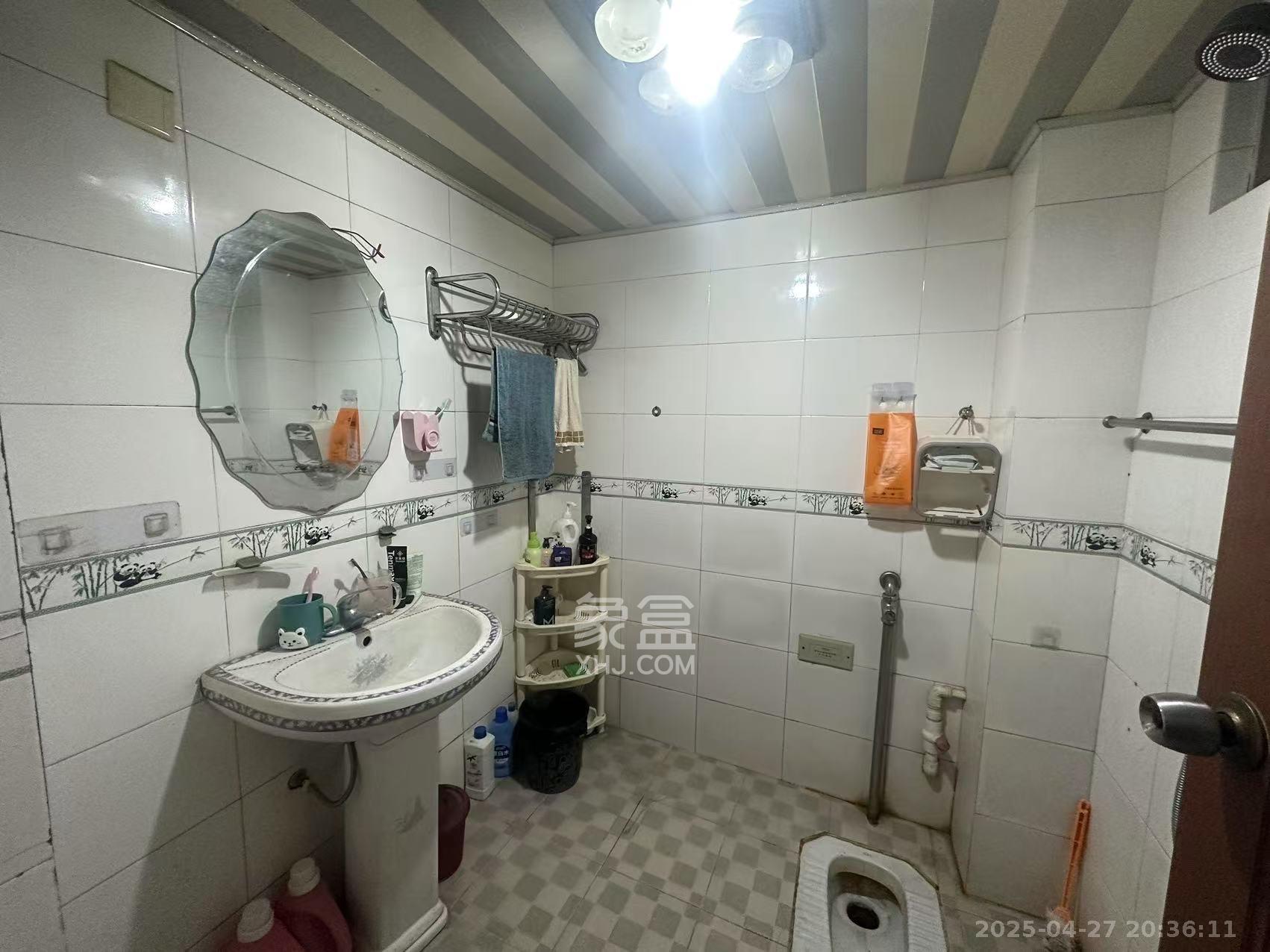 中南汽车世界  2室1厅1卫   1250.00元/月室内图