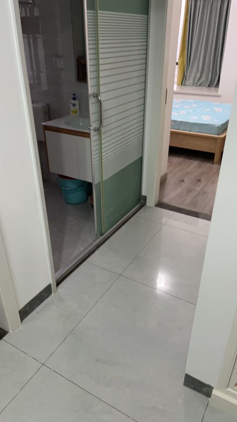 银泰红城1-5期 3室2厅2卫 3000.0元/月 银泰红城1-5期 3室2厅2卫 3000.0元/月室内图