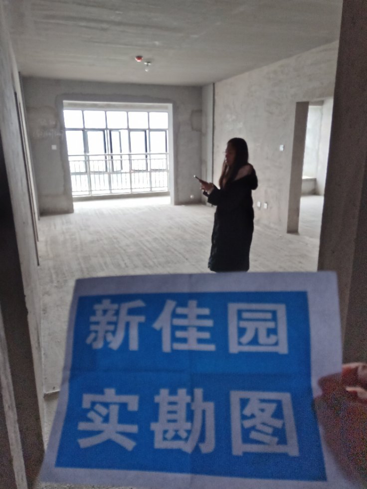 南门口安置小区  3室2厅2卫   98.00万客厅