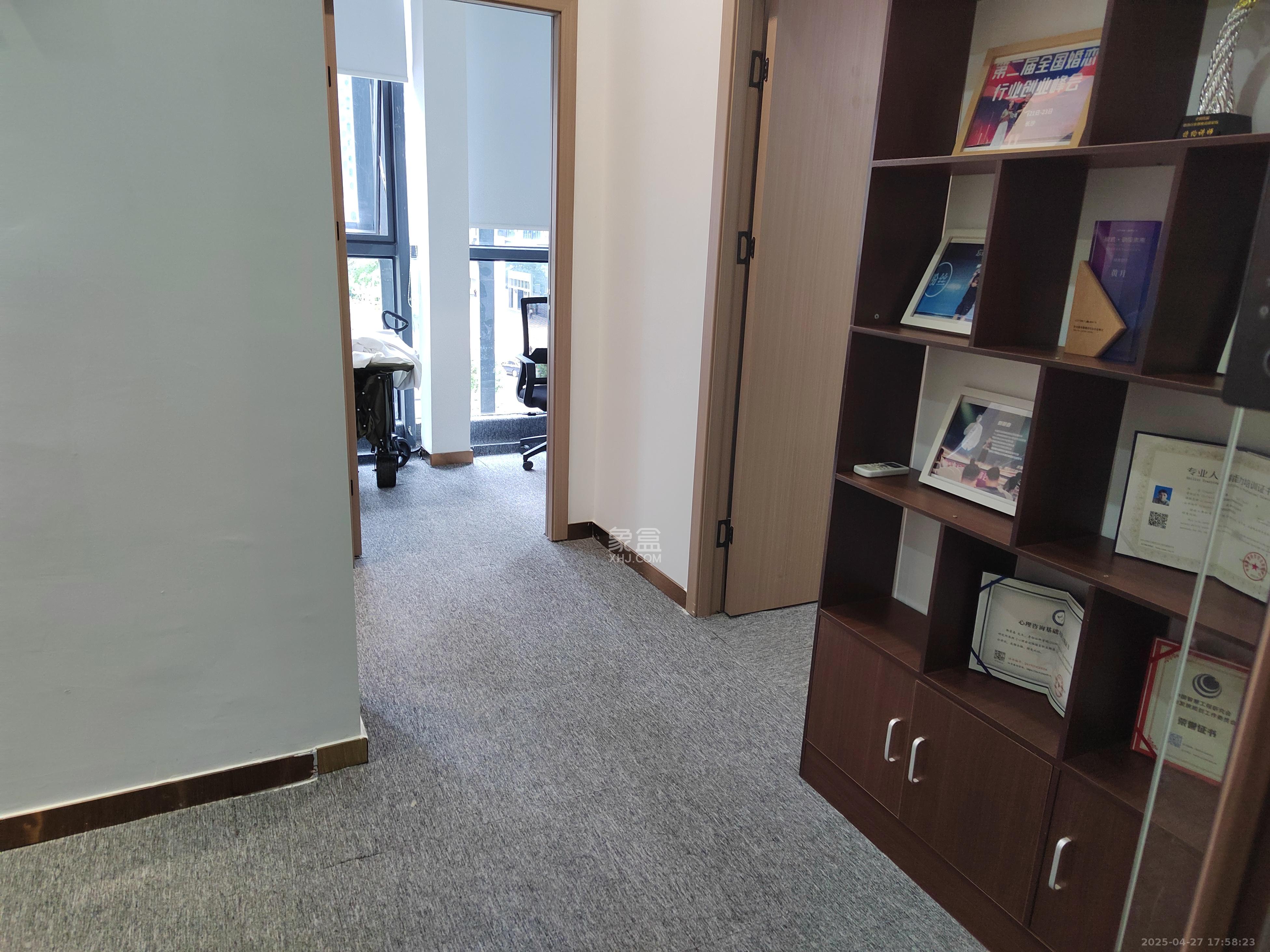 启迪协信中心   120.0㎡      5200.0元/月室内图