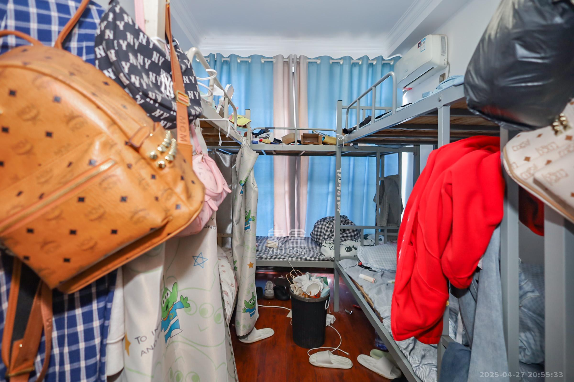 世茂外滩里(世茂铂翠湾三期) 4室2厅2卫 286.0万 世茂外滩里(世茂铂翠湾三期) 4室2厅2卫 286.0万卧室