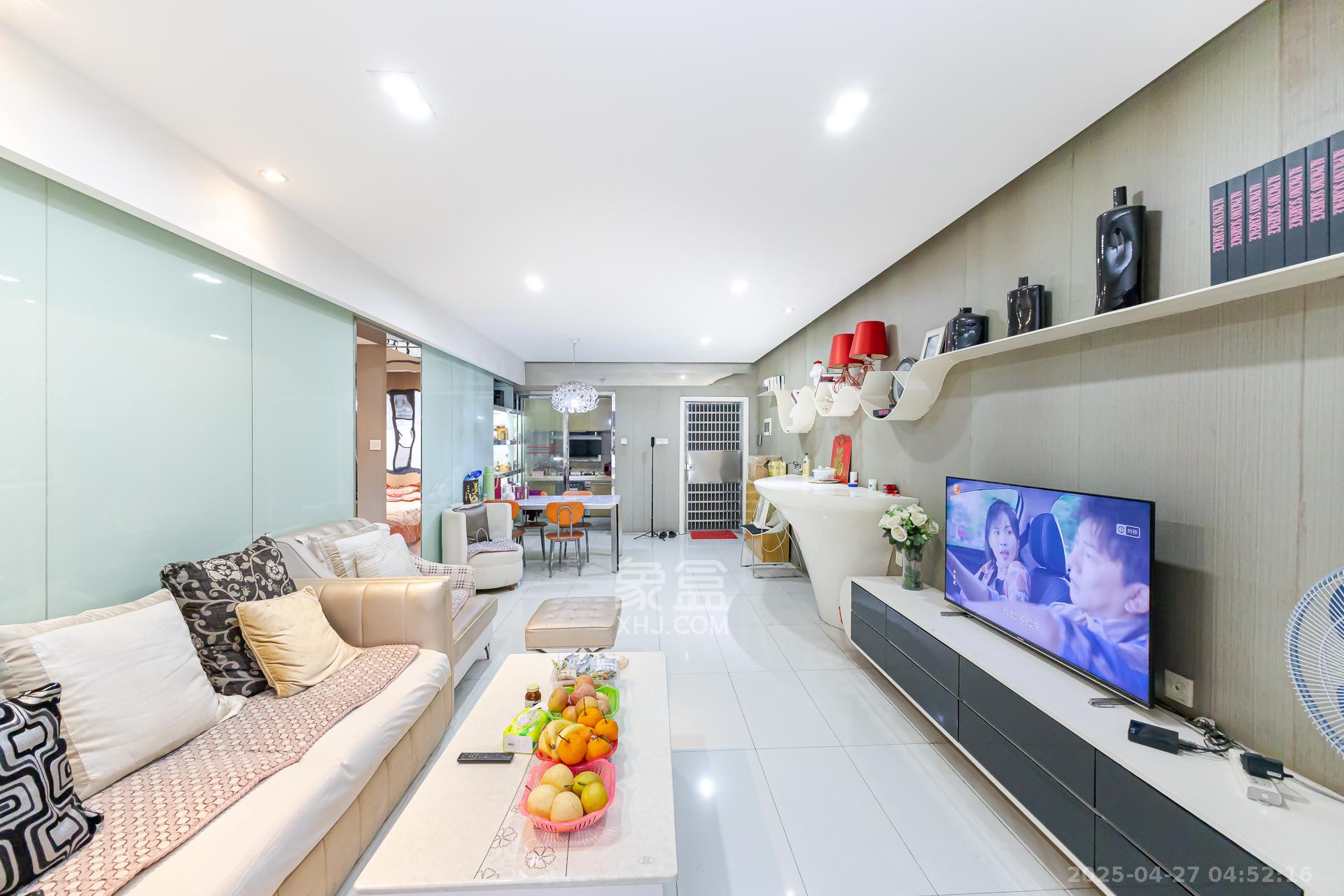 勤诚达新界  3室2厅1卫    76.0万客厅