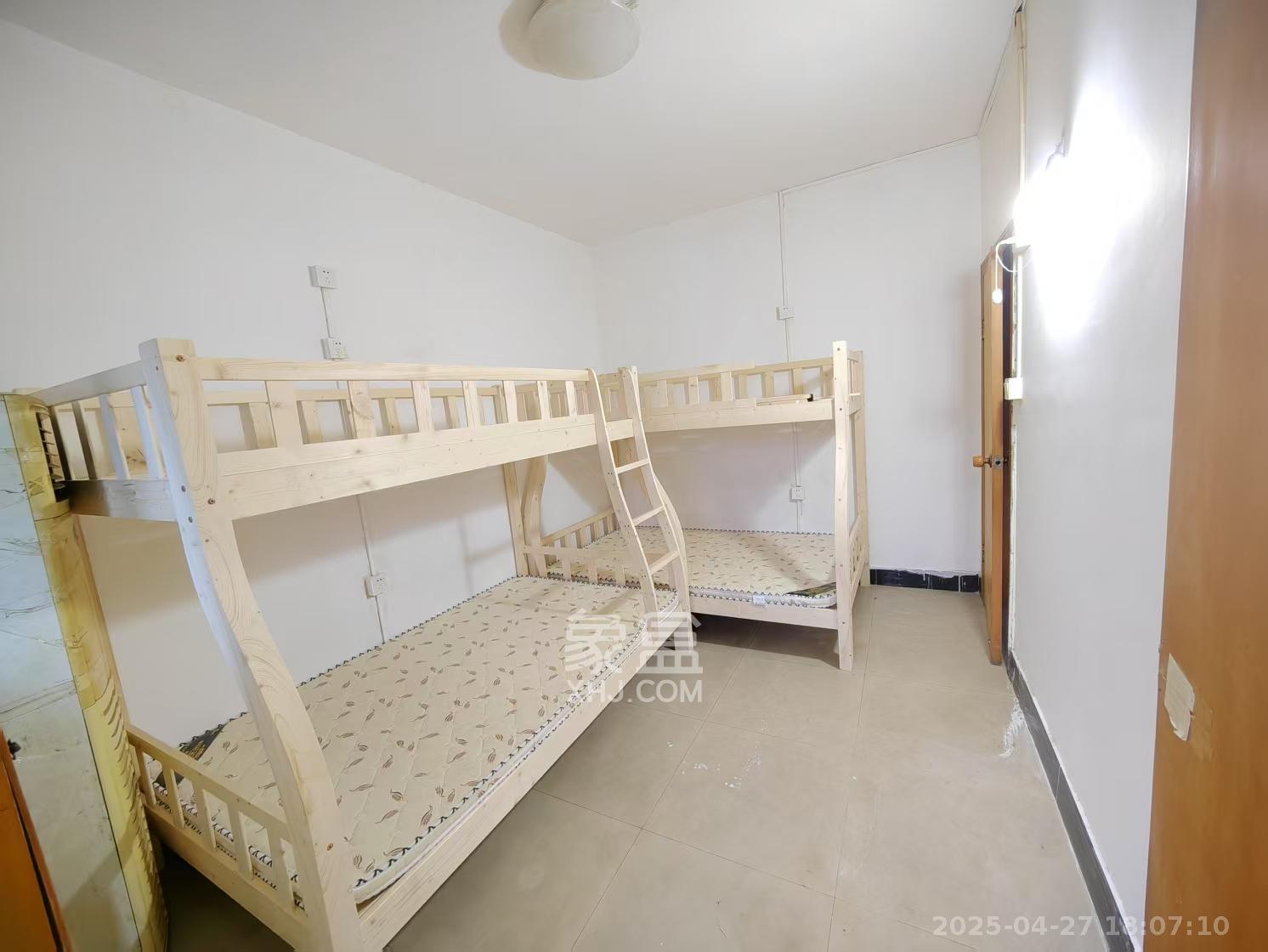 城南路散盘  7室1厅2卫    2800.0元/月 城南路散盘  7室1厅2卫    2800.0元/月室内图1