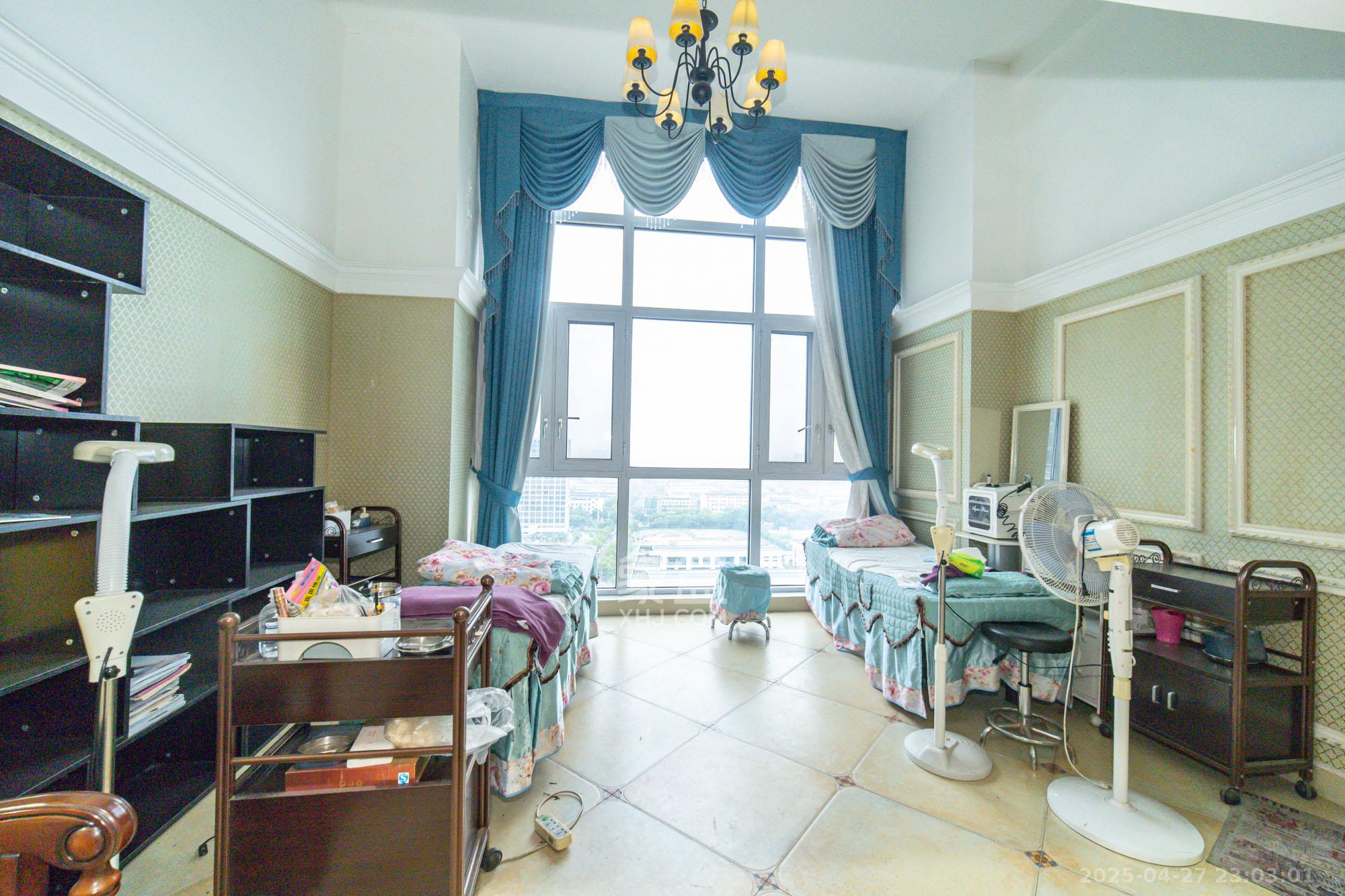 金科时代中心 1室1厅1卫 25.8万 金科时代中心 1室1厅1卫 25.8万客厅