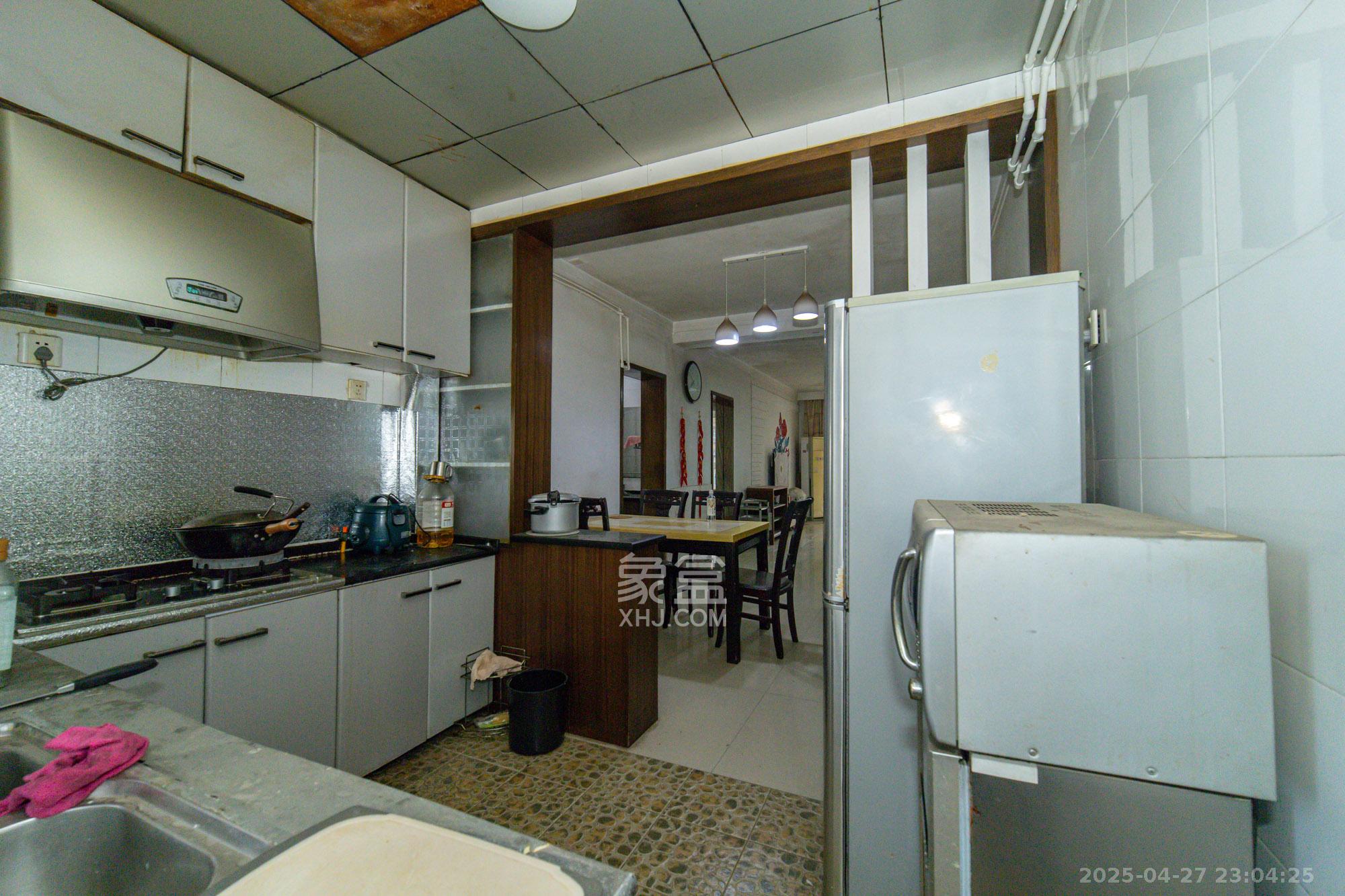 晶华美地 2室2厅2卫 68.0万 晶华美地 2室2厅2卫 68.0万厨房