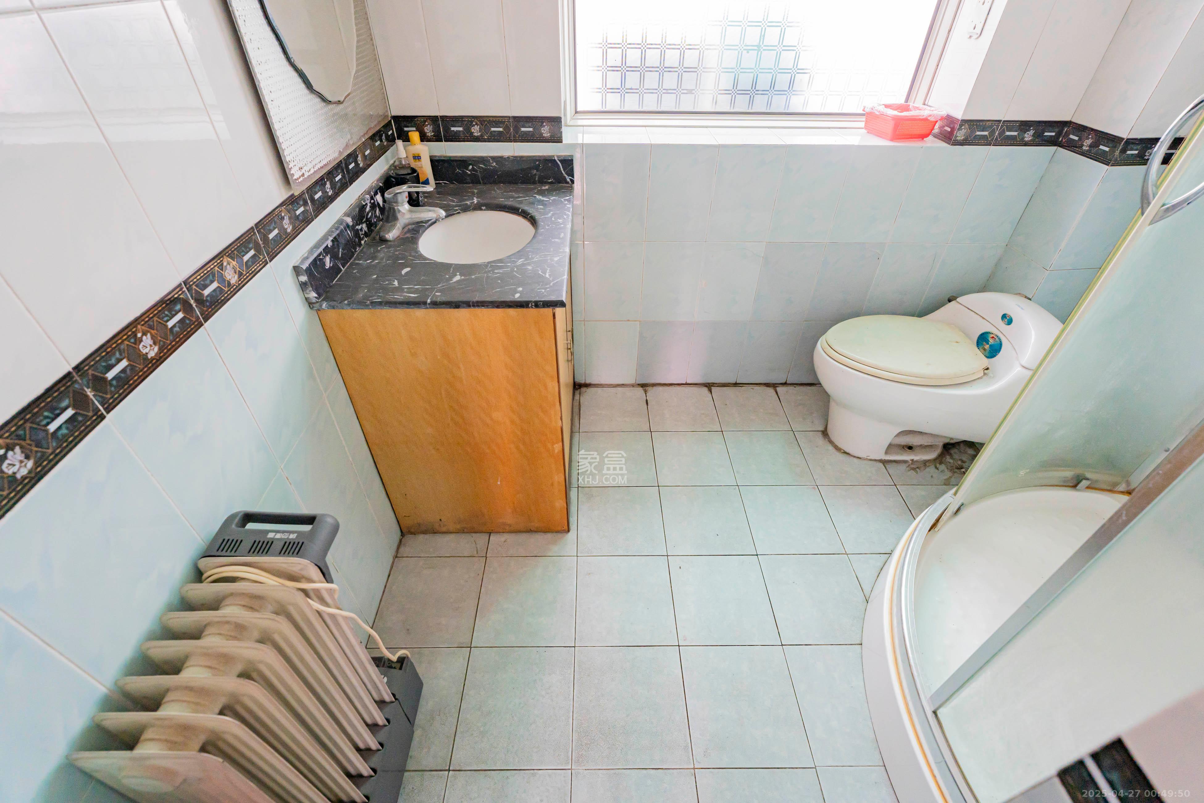 雅雀湖小区  5室2厅2卫    56.0万 雅雀湖小区  5室2厅2卫    56.0万卫生间