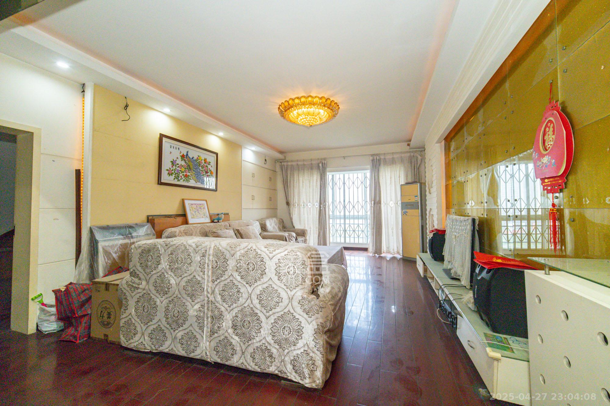 楚天家园 1室2厅2卫 120.0万 楚天家园 1室2厅2卫 120.0万客厅