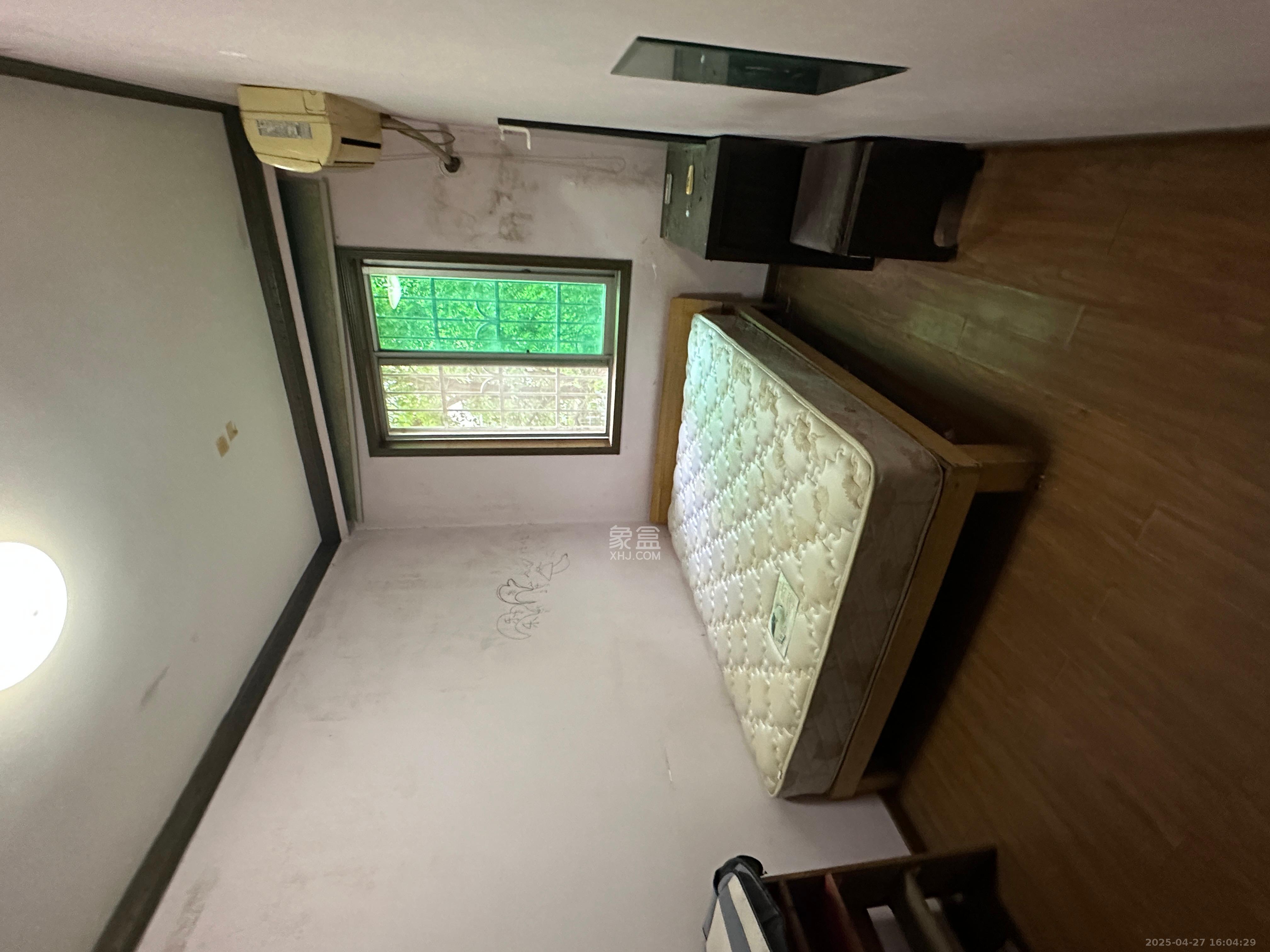 中南汽车世界  3室2厅1卫   1350.00元/月室内图