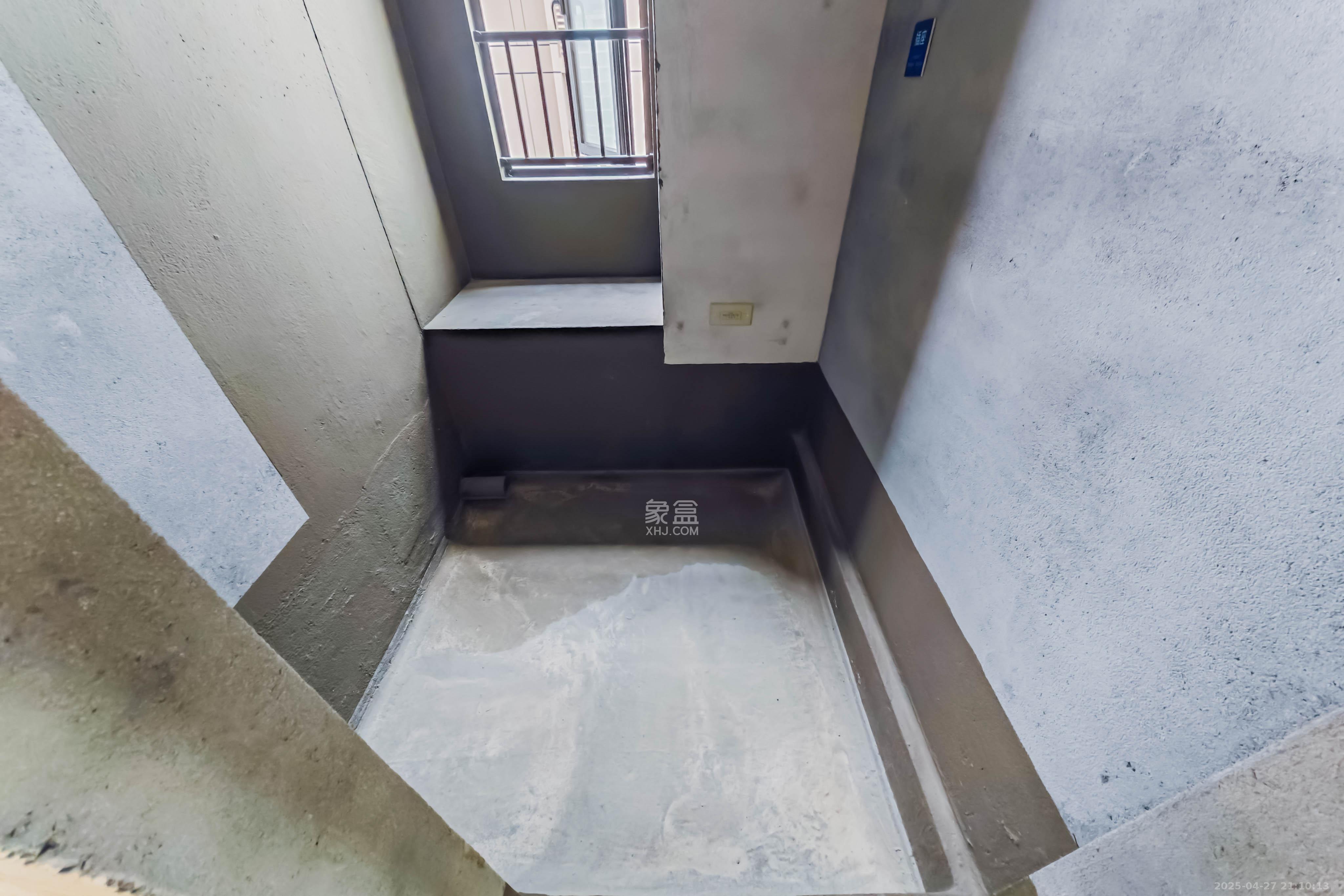 建发玖洲观澜  4室2厅2卫   175.00万其他