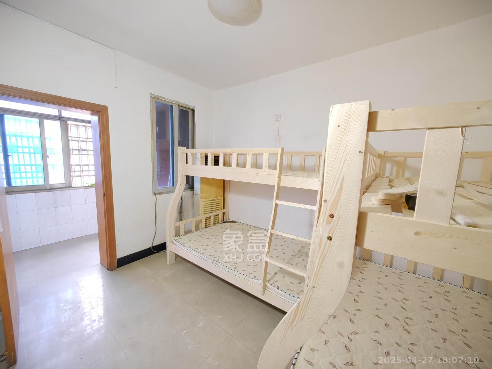 城南路散盘  7室1厅2卫    2800.0元/月 城南路散盘  7室1厅2卫    2800.0元/月室内图