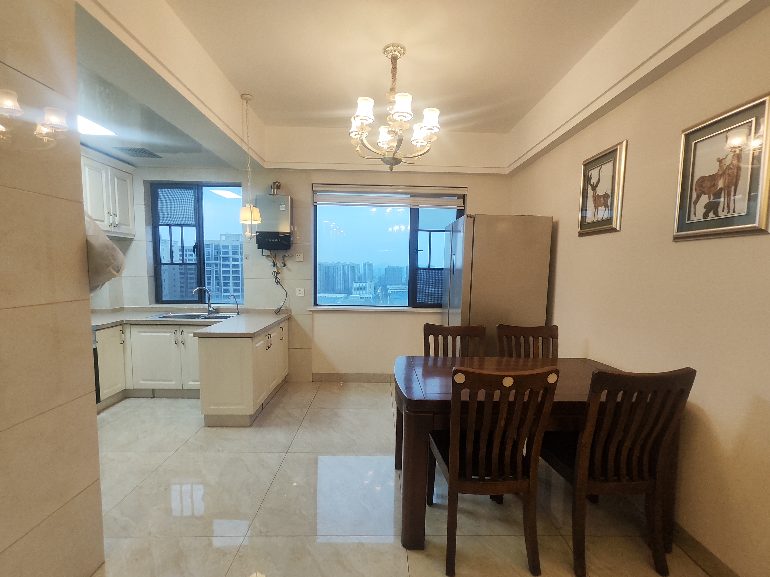 日盛山湖城 4室2厅2卫 82.0万 日盛山湖城 4室2厅2卫 82.0万室内图