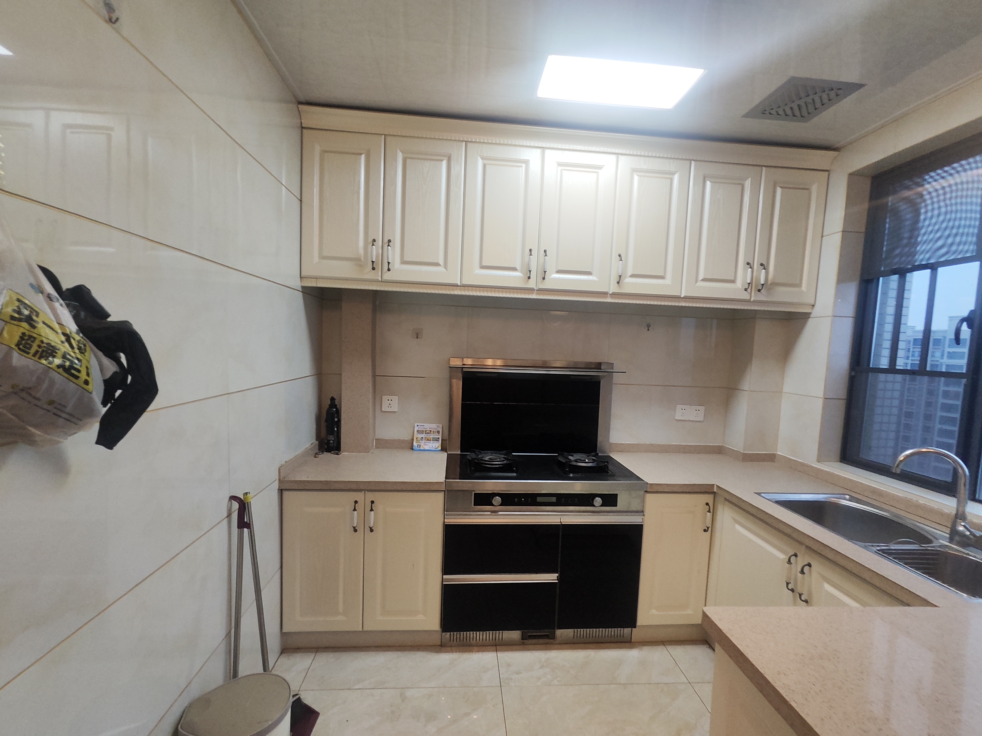 日盛山湖城 4室2厅2卫 82.0万 日盛山湖城 4室2厅2卫 82.0万室内图