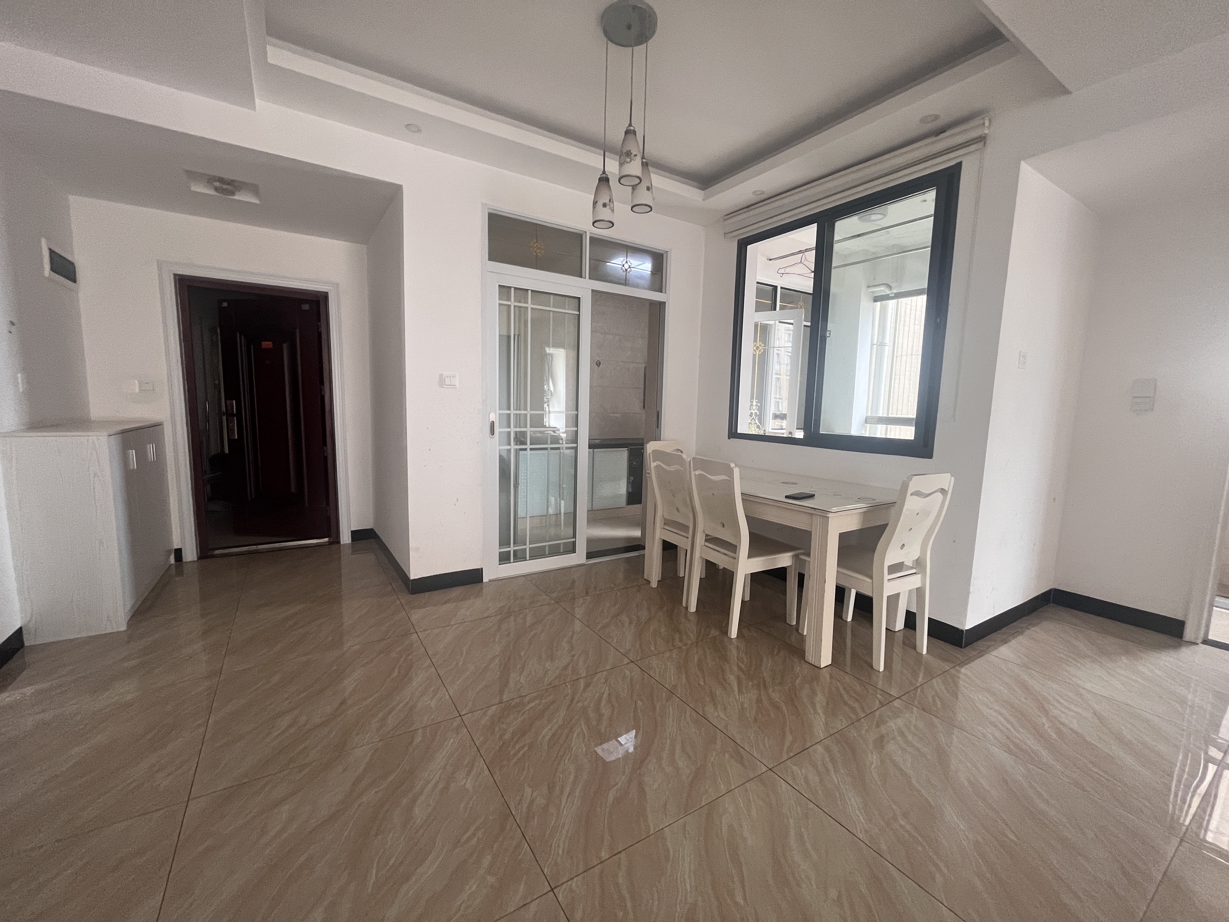 天地人和 3室2厅2卫 1300.0元/月 天地人和 3室2厅2卫 1300.0元/月室内图