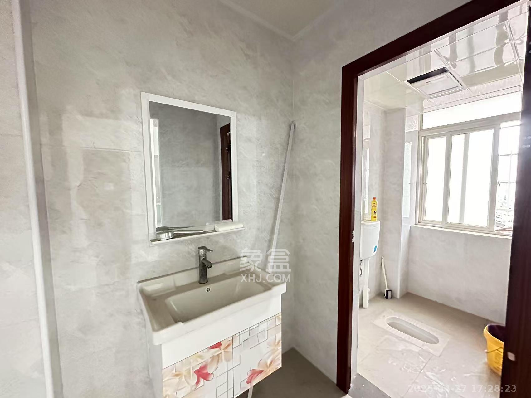 冠华槟榔园  4室2厅3卫    1280.0元/月 冠华槟榔园  4室2厅3卫    1280.0元/月室内图