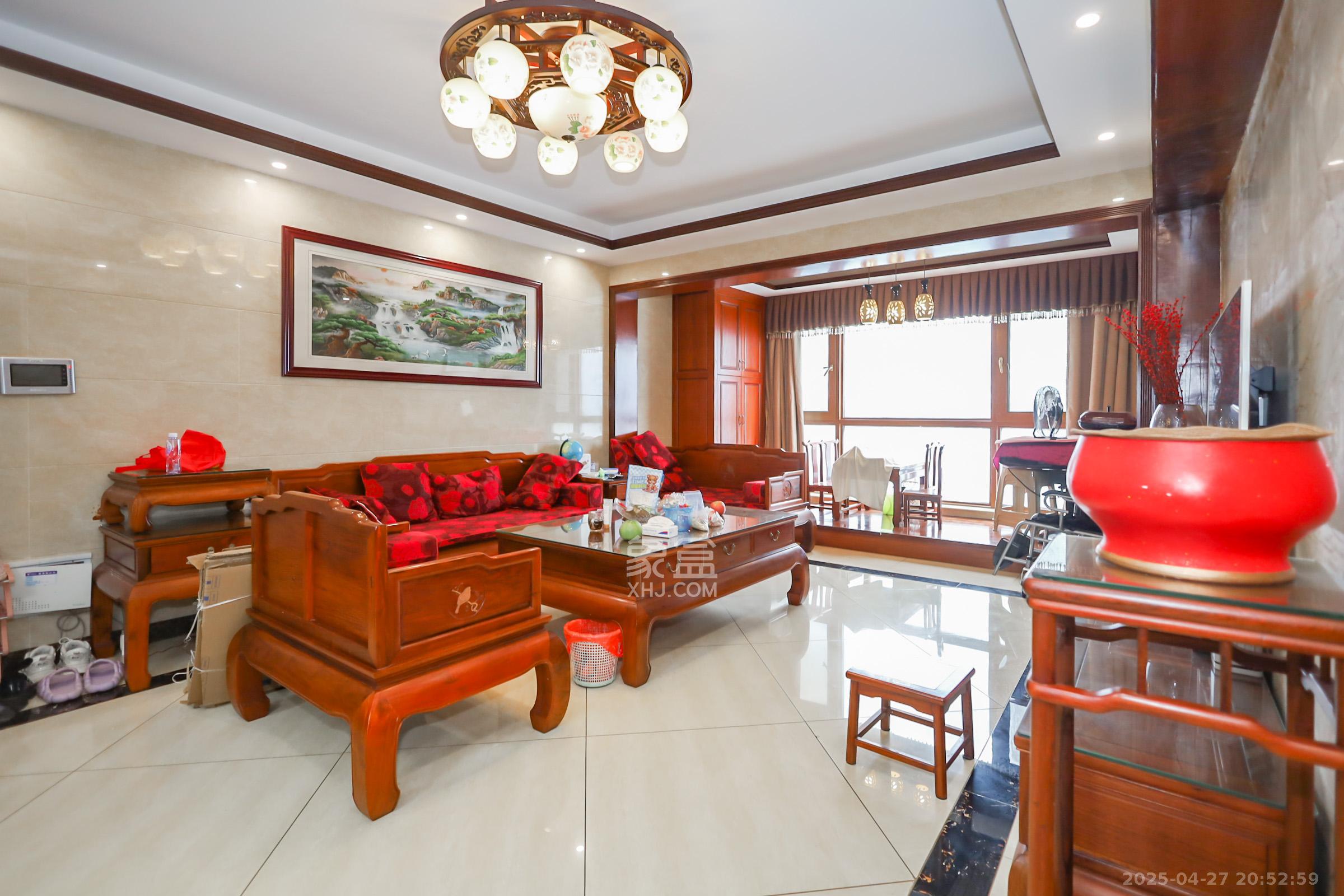 山水誉峰 4室2厅2卫 170.0万 山水誉峰 4室2厅2卫 170.0万客厅