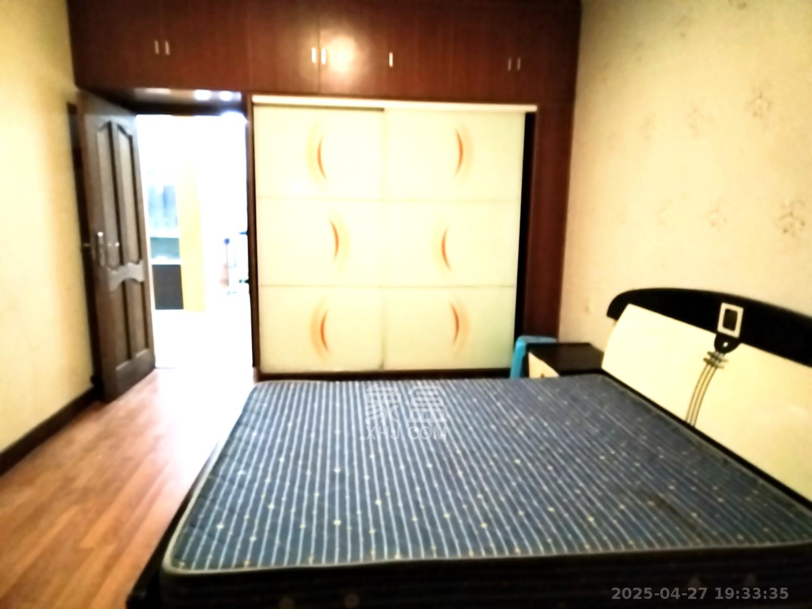 莲湖大厦  3室2厅1卫   2300.00元/月室内图