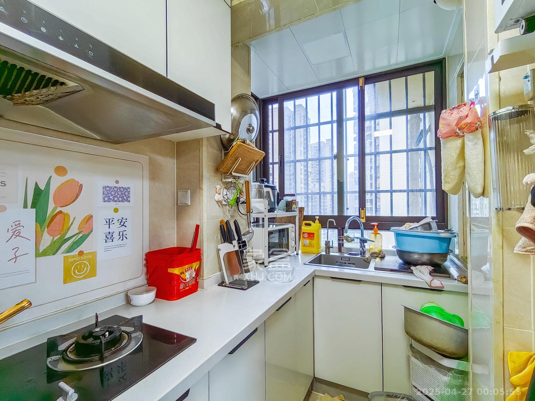 保利香槟国际  3室2厅1卫    82.0万 保利香槟国际  3室2厅1卫    82.0万厨房