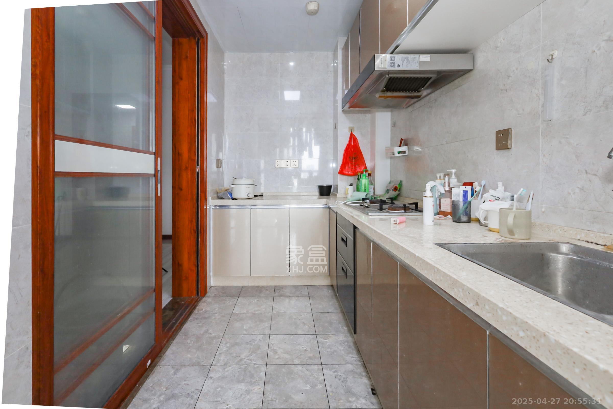 世茂外滩里(世茂铂翠湾三期) 4室2厅2卫 286.0万 世茂外滩里(世茂铂翠湾三期) 4室2厅2卫 286.0万其他