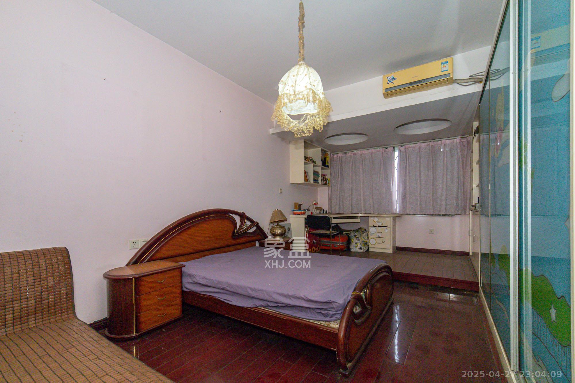 楚天家园 1室2厅2卫 120.0万 楚天家园 1室2厅2卫 120.0万卧室