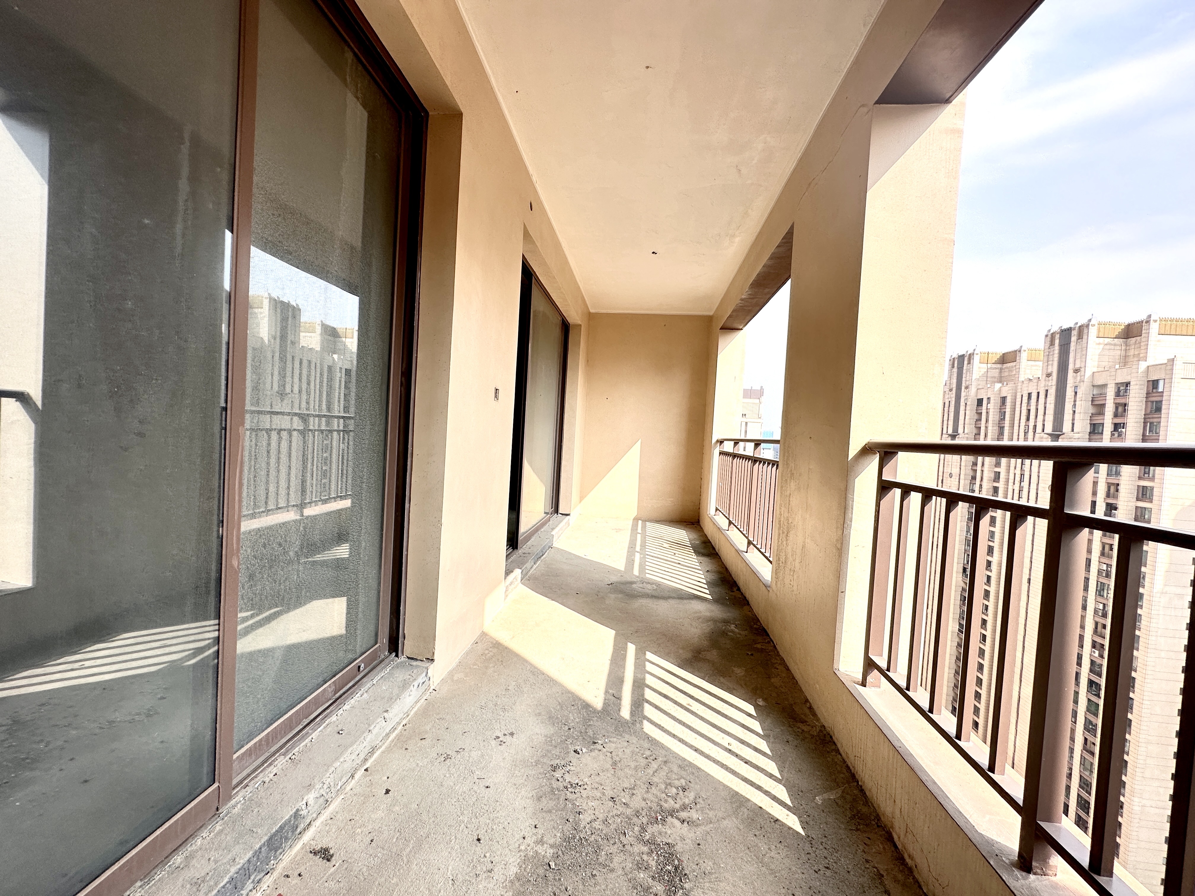 富力首府 3室2厅2卫 490.0万 富力首府 3室2厅2卫 490.0万客厅