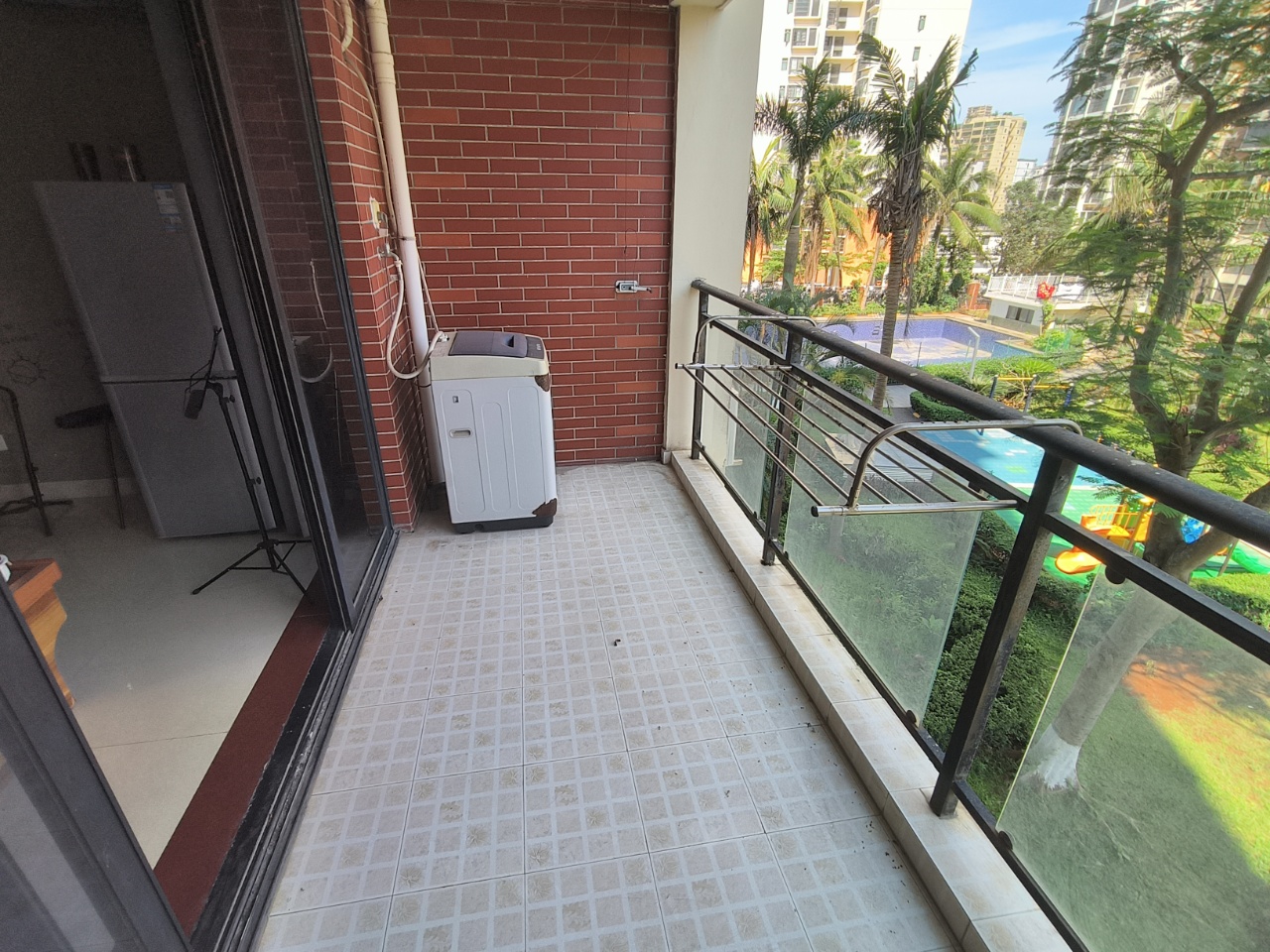 滨河华庭 1室0厅1卫 58.0万 滨河华庭 1室0厅1卫 58.0万客厅